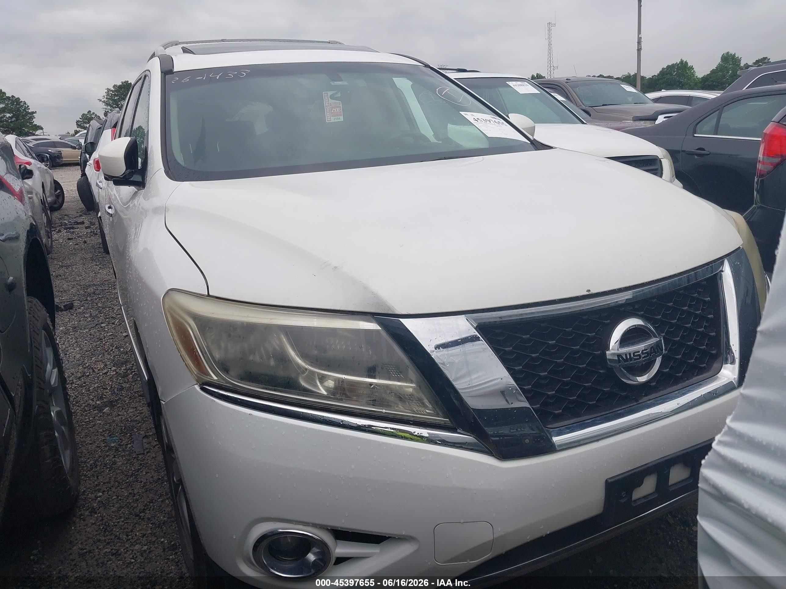 2014 Nissan Pathfinder Platinum, VIN 5N1AR2MM2EC681203 — Rear end