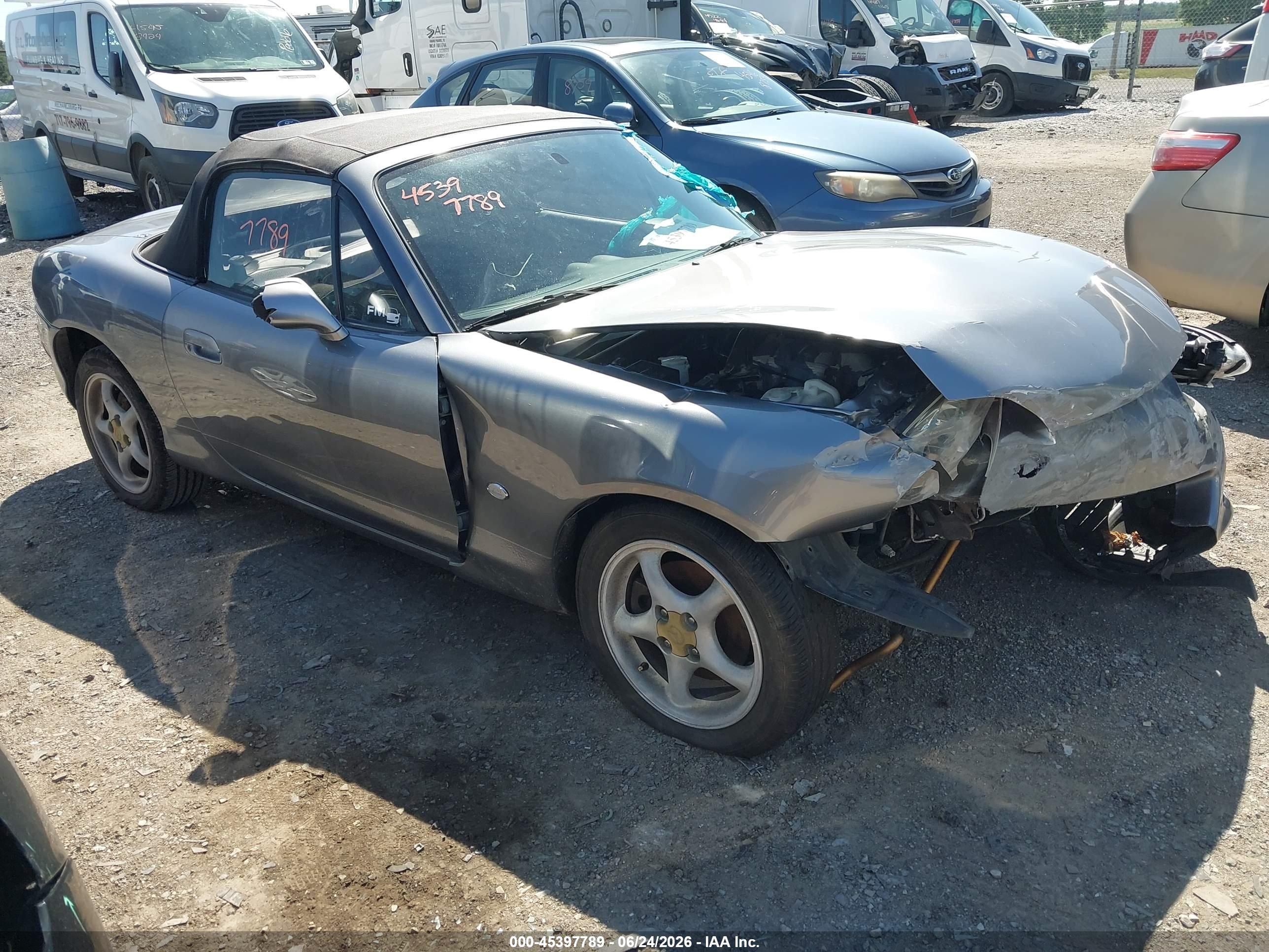 2003 Mazda MX-5 Miata Cloth, VIN JM1NB353030305409 — Front end