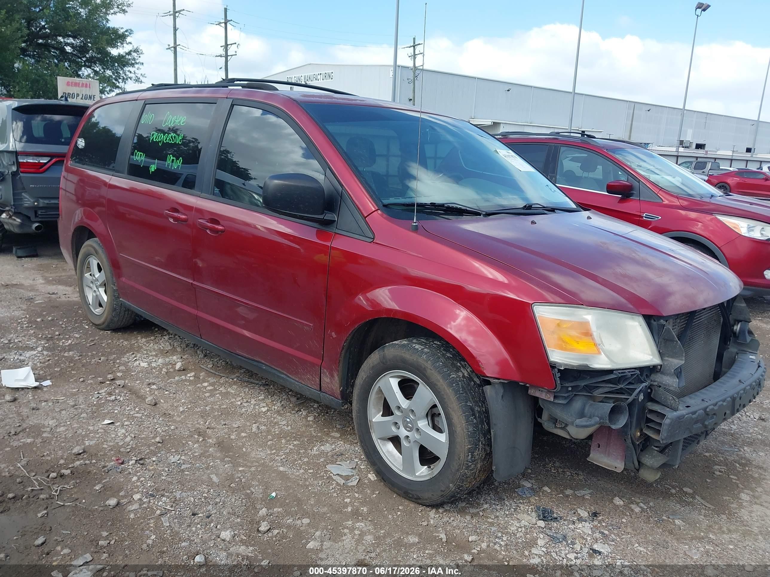 2010 Dodge Grand Caravan Hero, VIN 2D4RN3D17AR446959 — Front end