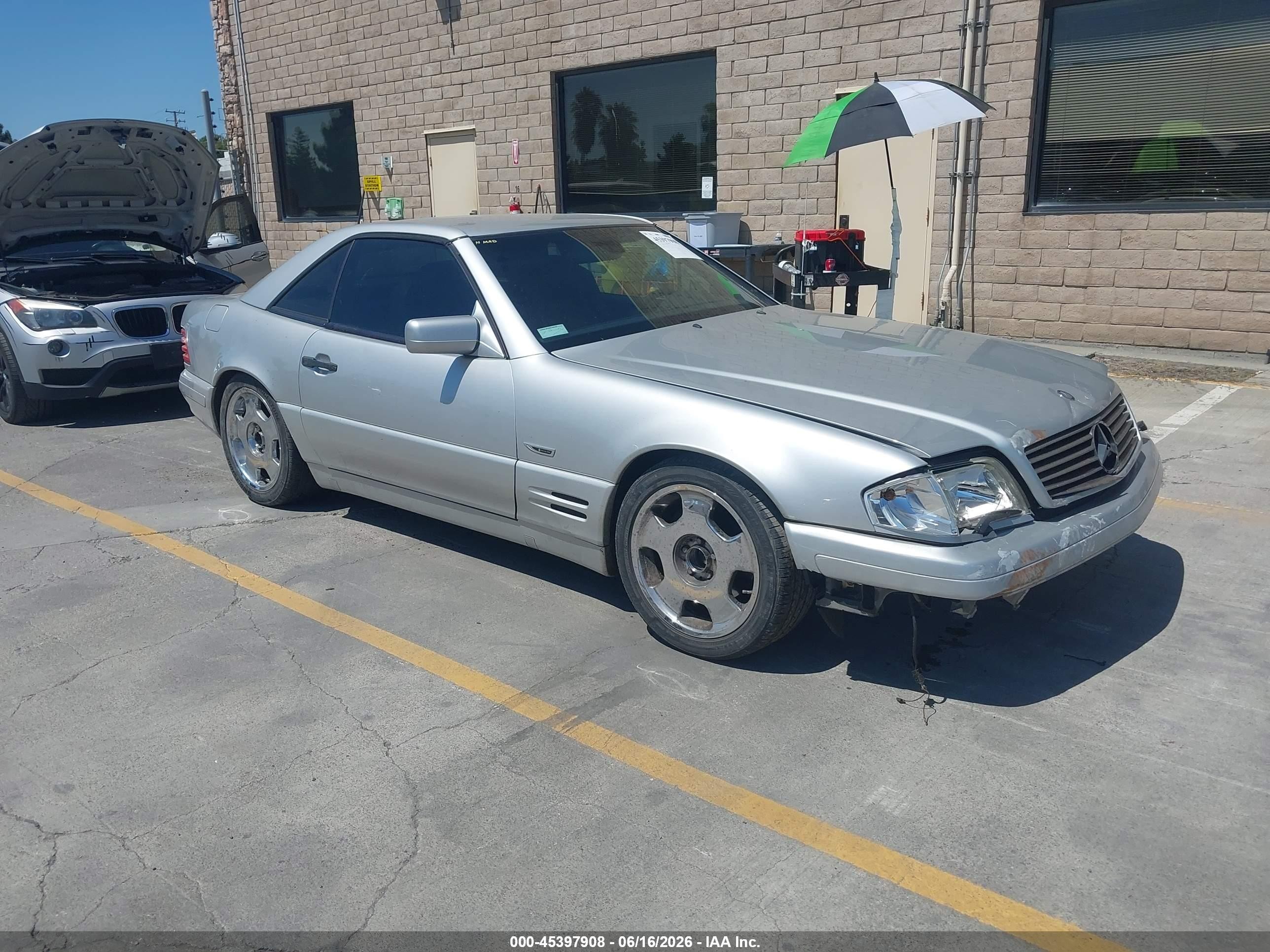 1998 Mercedes-Benz SL 500, VIN WDBFA67F9WF152657 — Front end