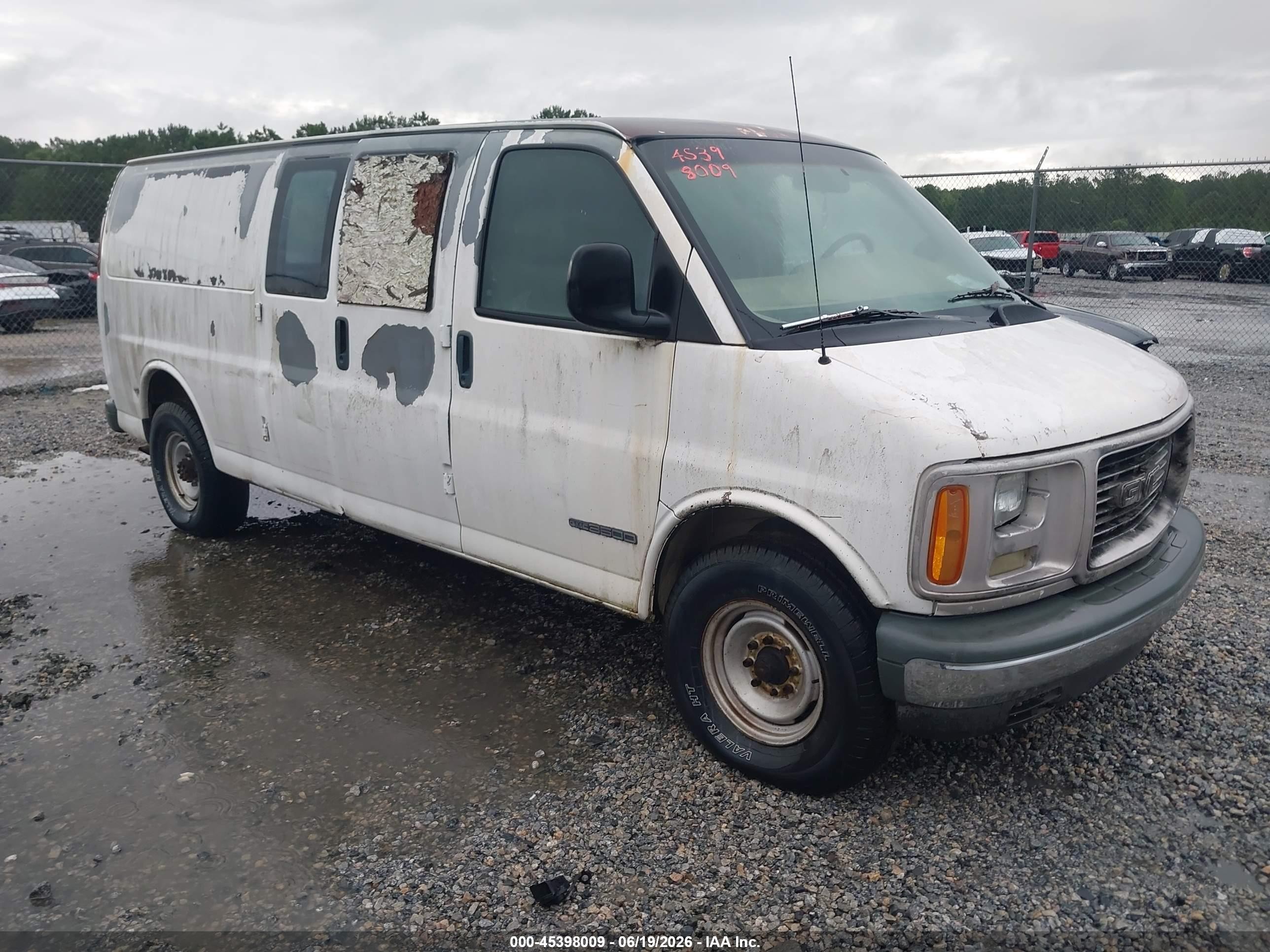 2002 GMC Savana Cargo, VIN 1GTHG39R621109092 — Normal wear