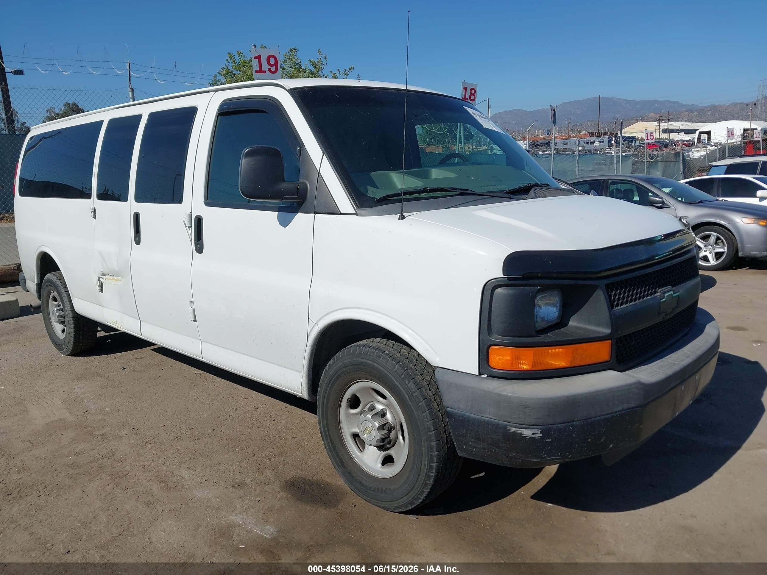 2013 Chevrolet Express Passenger LS, VIN 1GAZGZFA4D1193608 — Side