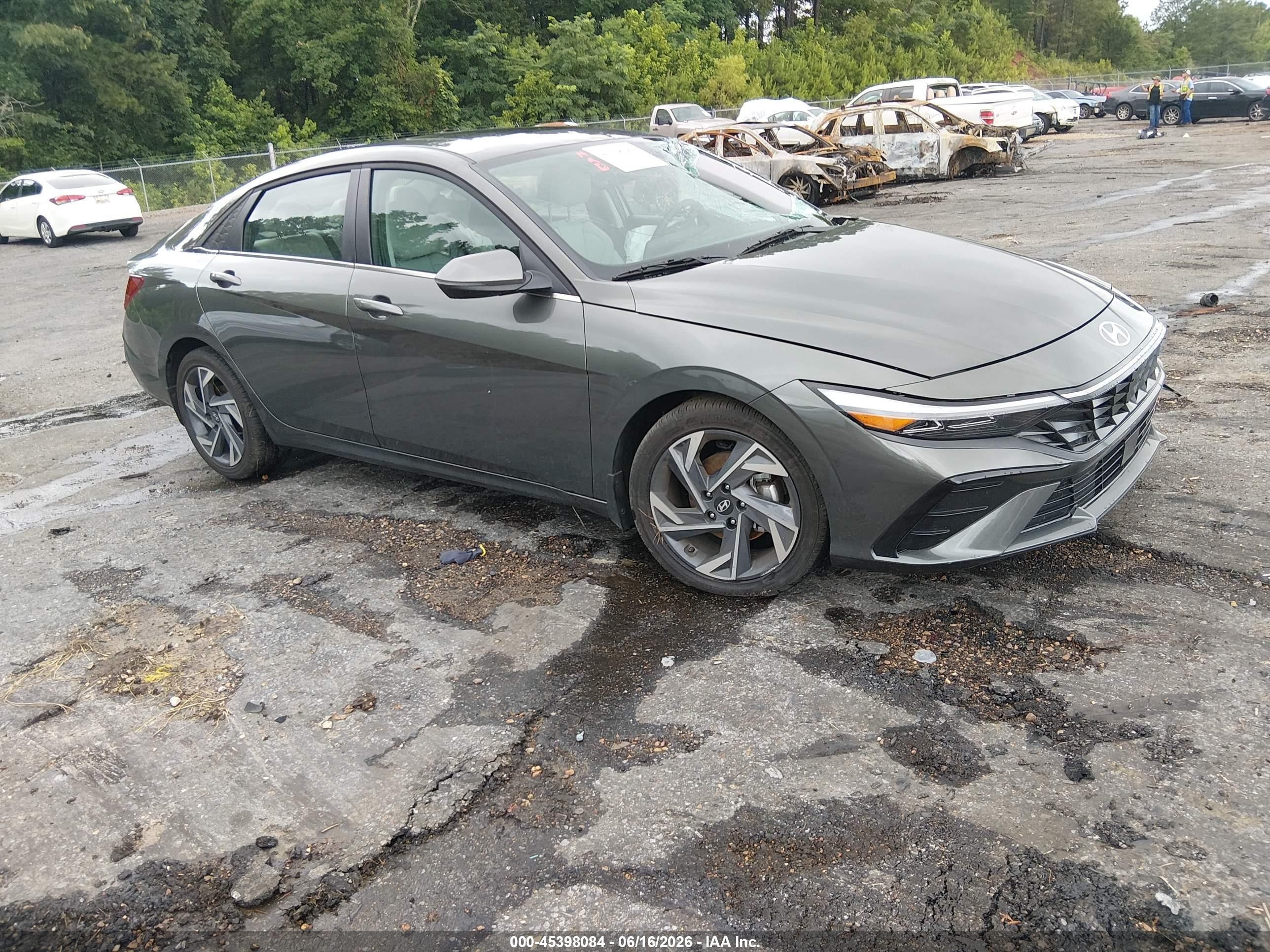 2025 Hyundai Elantra Limited, VIN KMHLP4DG6SU058886 — Front end