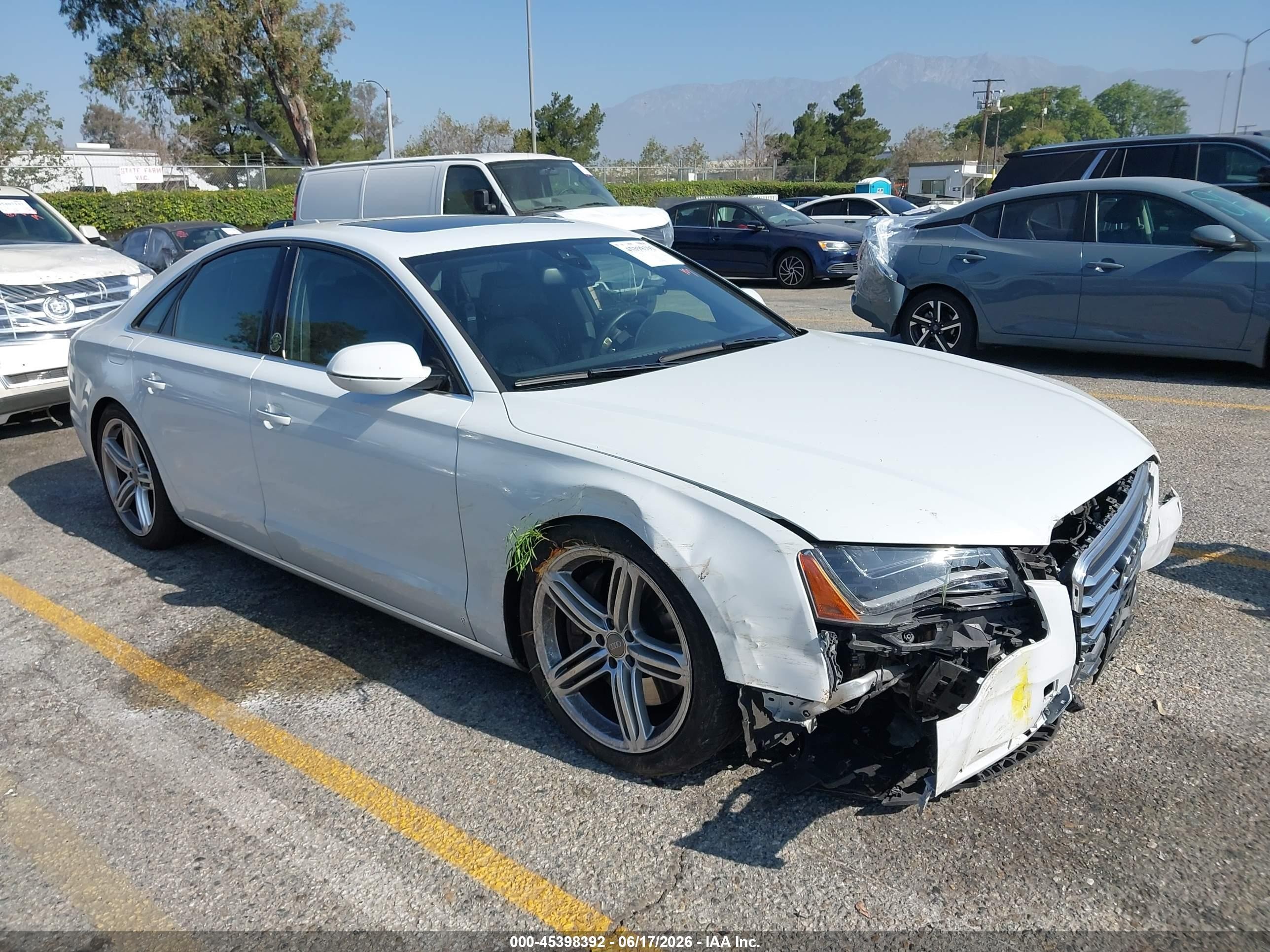 2013 Audi A8 4.0L, VIN WAUA2AFD6DN016997 — Перед