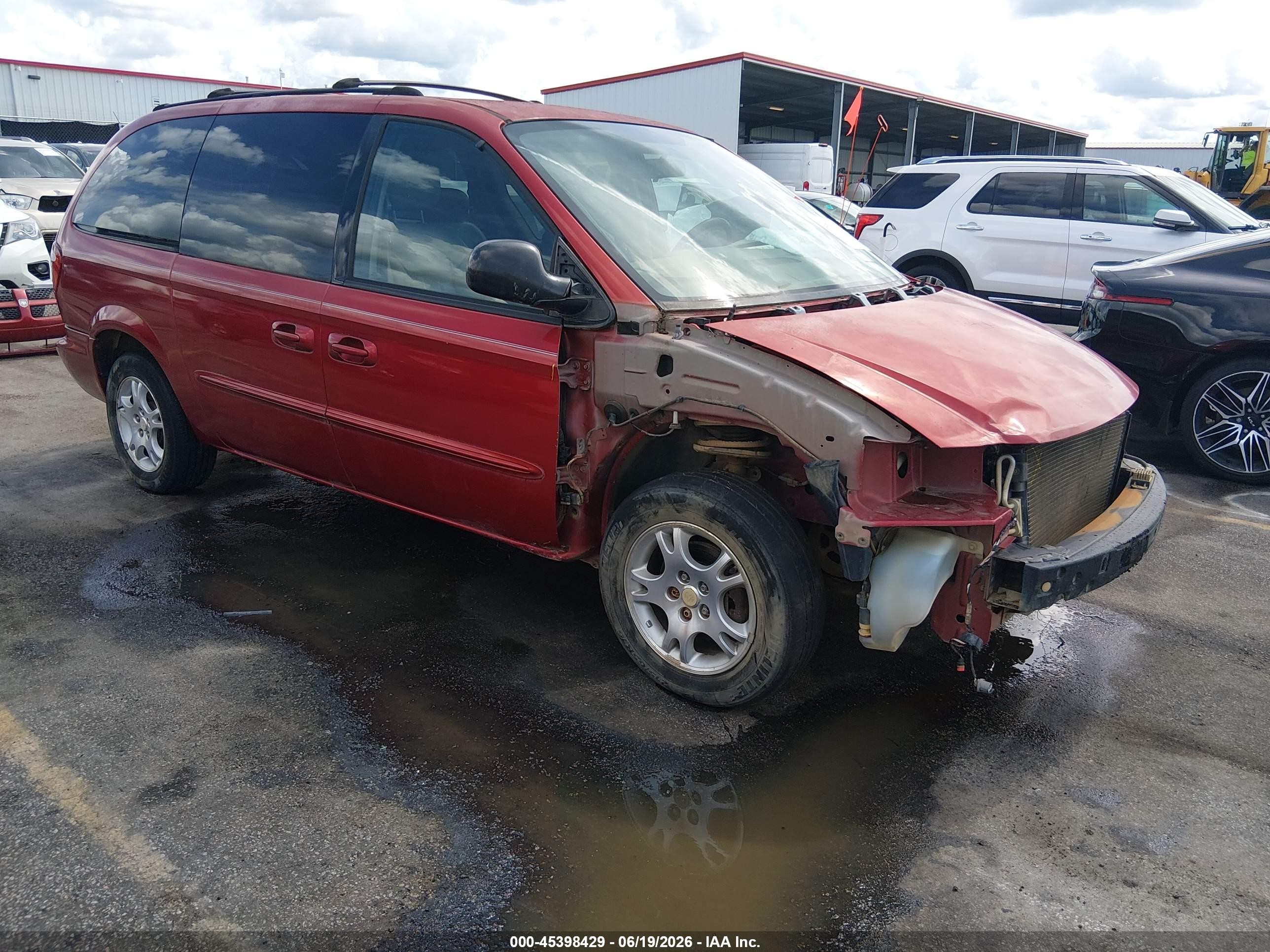 2003 Dodge Caravan EX, VIN 2D4GP74L33R244178 — Перед