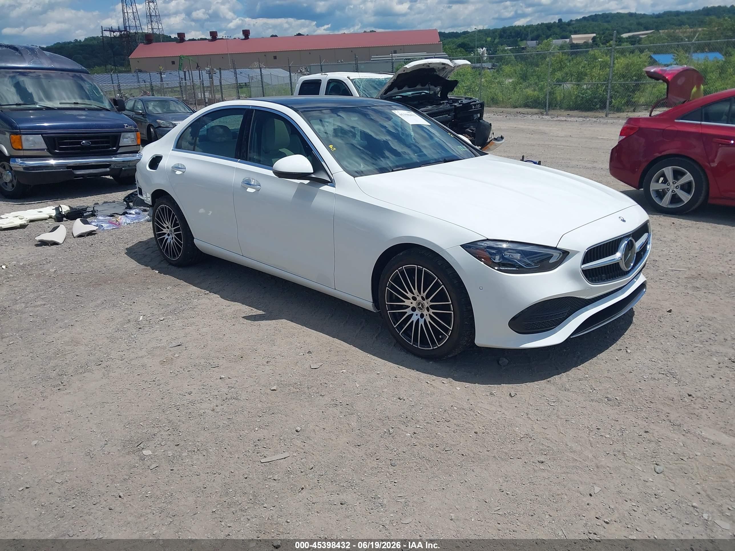 2025 Mercedes-Benz C 300, VIN W1KAF4HB4SR292921 — Зад
