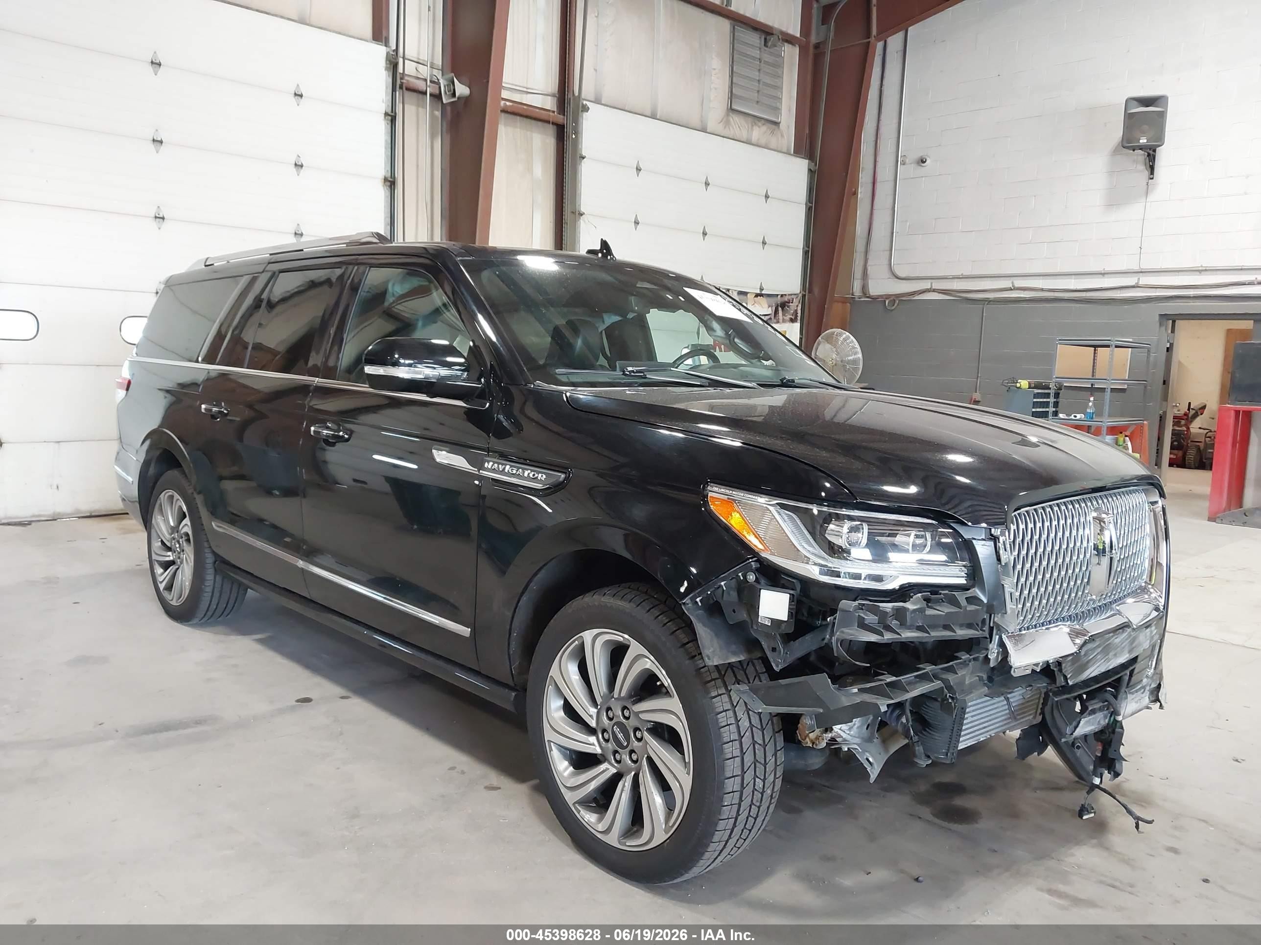 2022 Lincoln Navigator Reserve, VIN 5LMJJ3LT3NEL10154 — Front end
