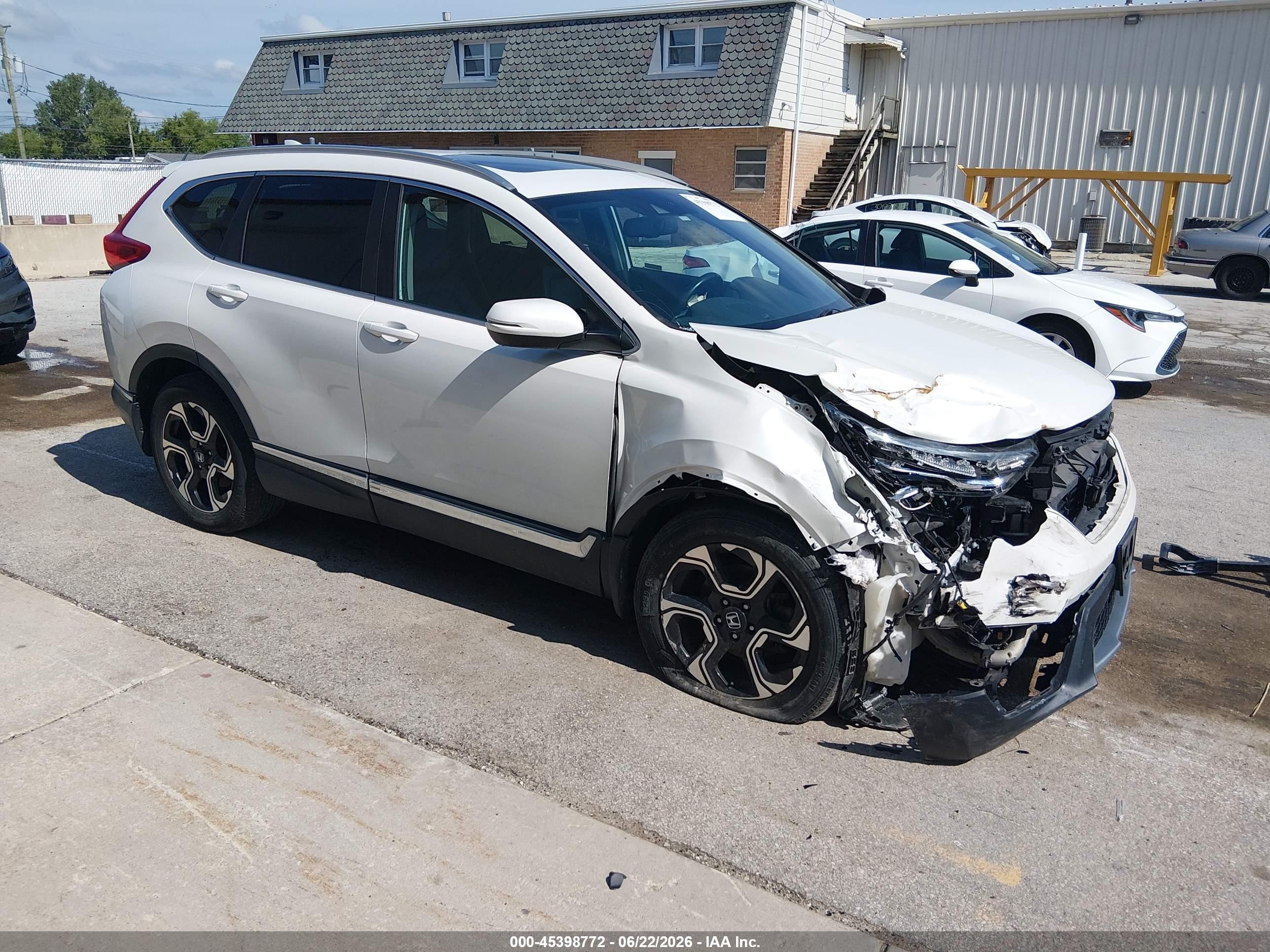 2019 Honda CR-V Touring, VIN 5J6RW2H97KL016082 — Front end