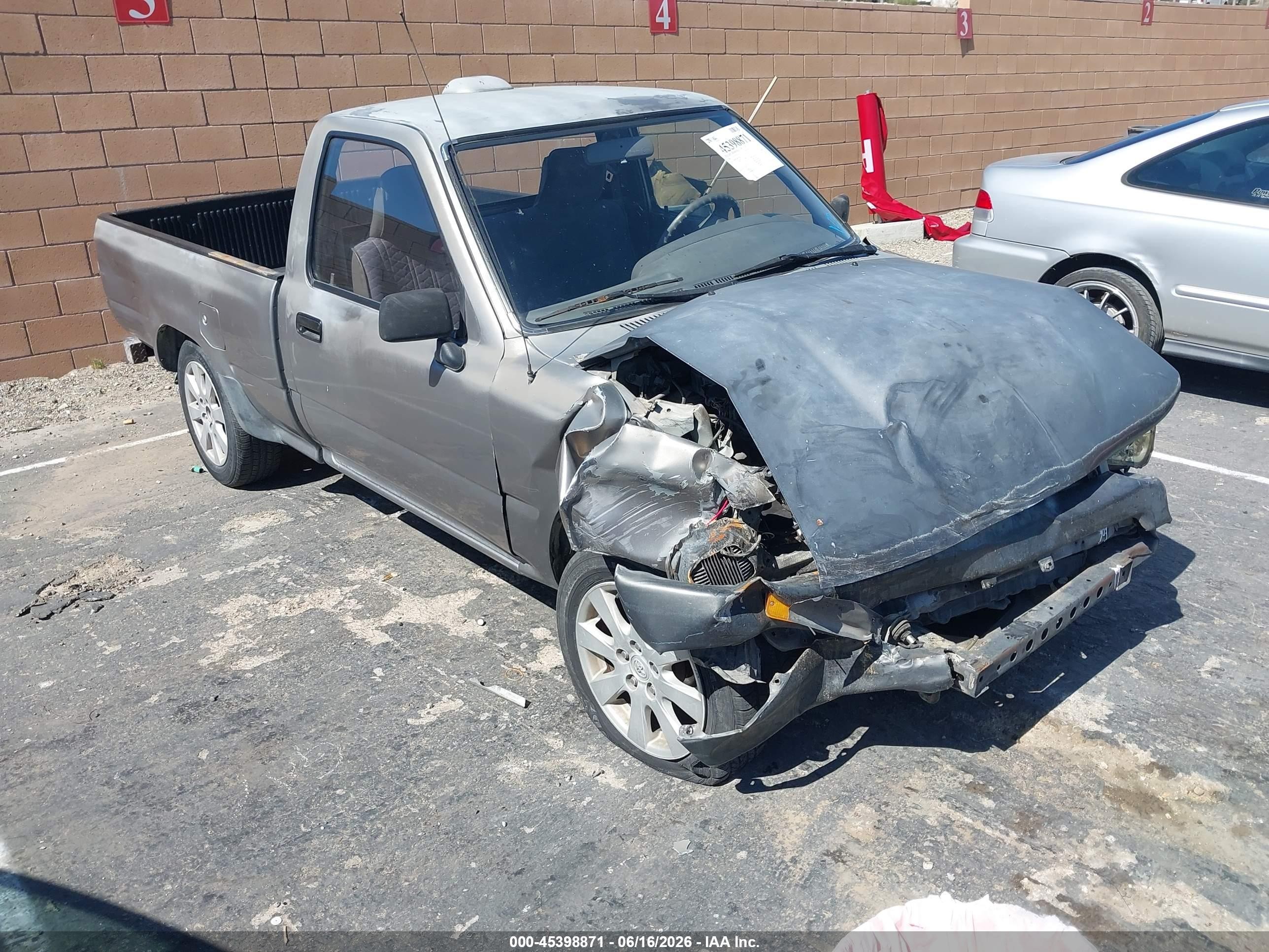 1994 Toyota Pickup, VIN JT4RN81A4R5194272 — Front end