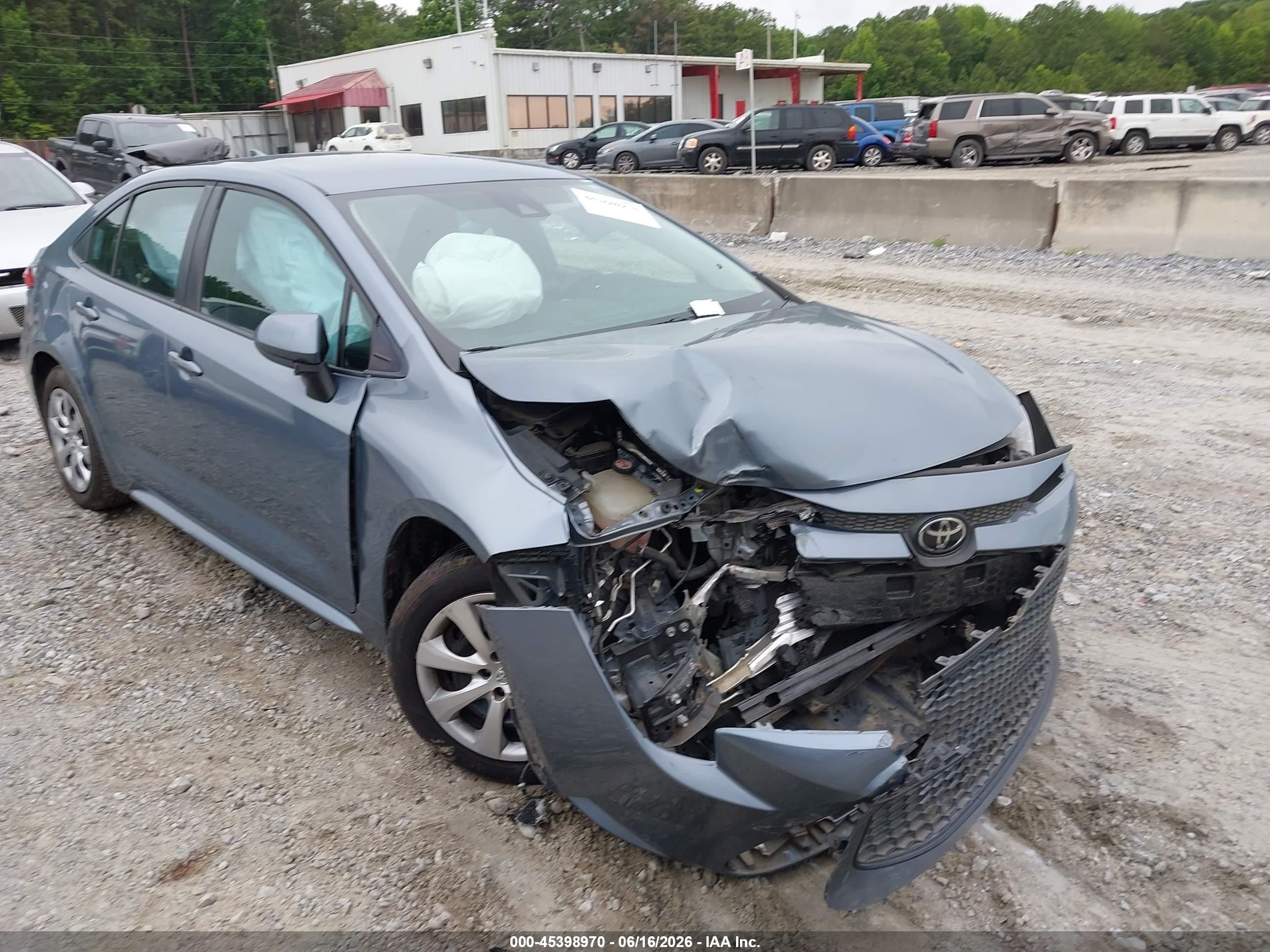 2020 Toyota Corolla LE, VIN 5YFEPRAE0LP093063 — Front end