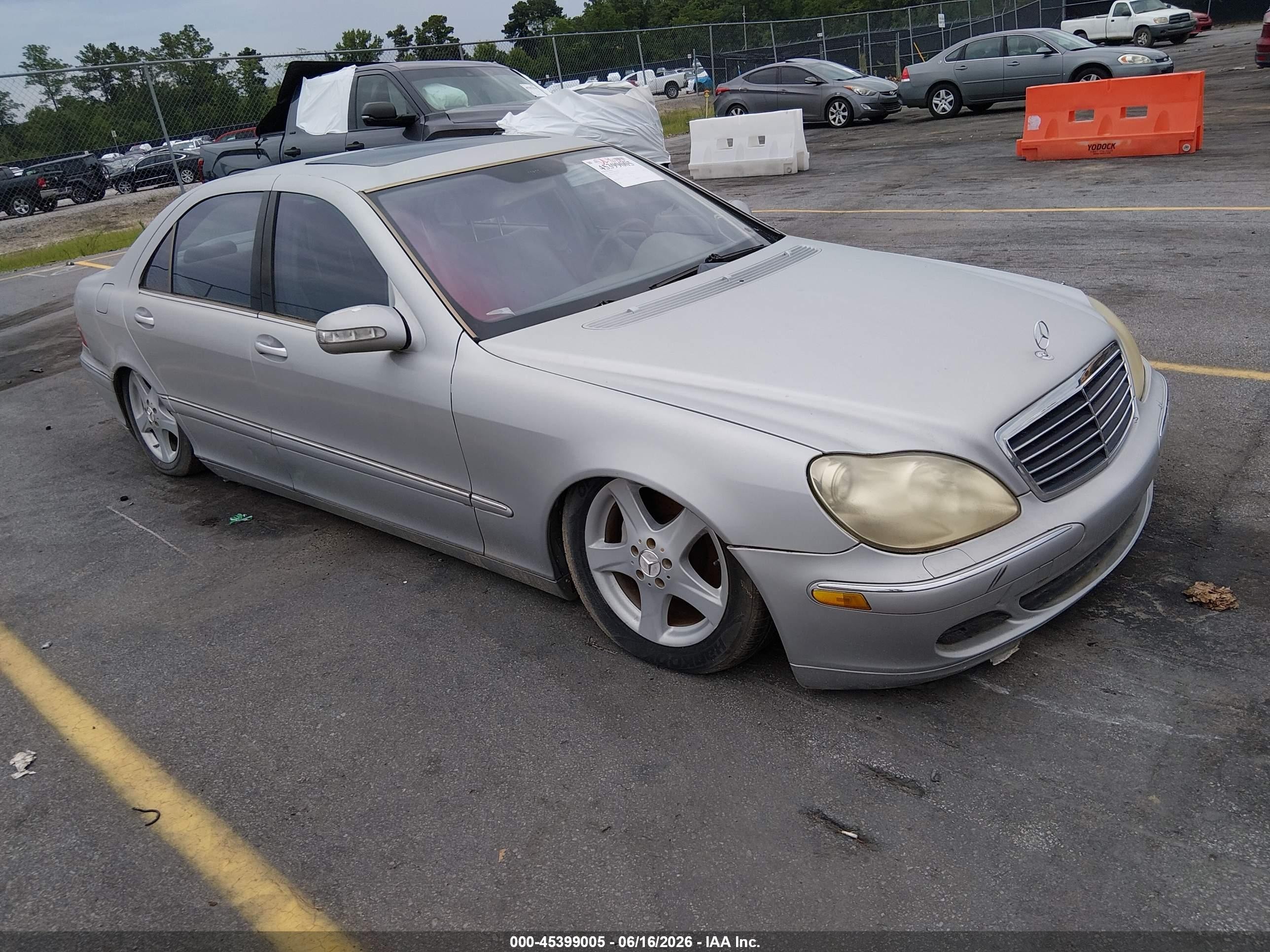 2005 Mercedes-Benz S 500, VIN WDBNG75J65A447864 — Undercarriage