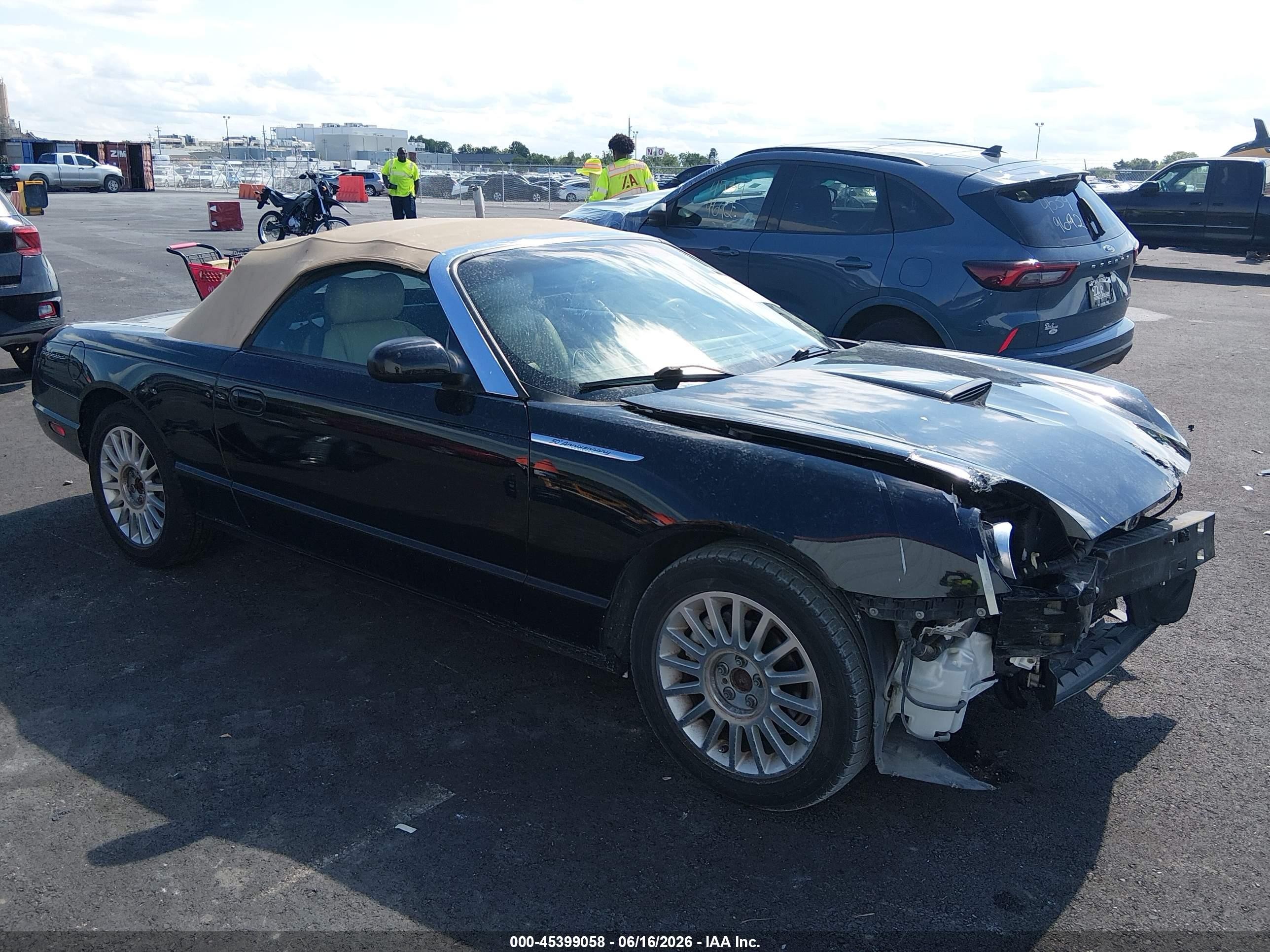 2005 Ford Thunderbird Deluxe, VIN 1FAHP60A05Y103931 — Front end