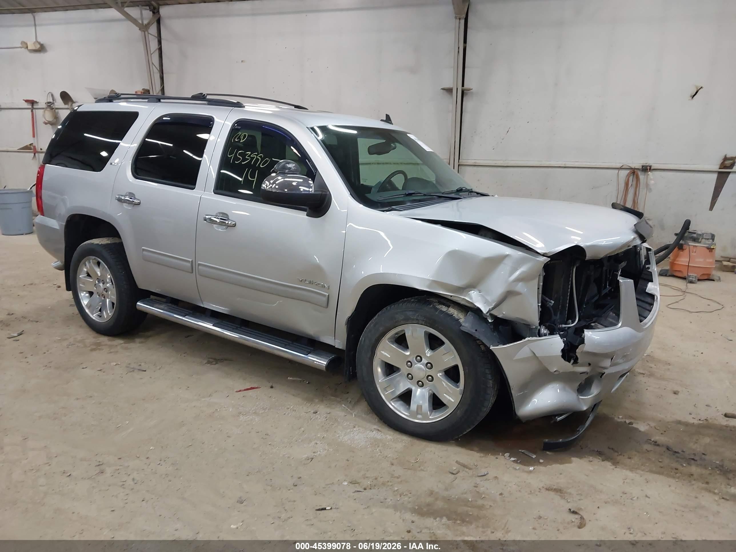 2014 GMC Yukon SLT, VIN 1GKS2CE02ER245841 — Front end