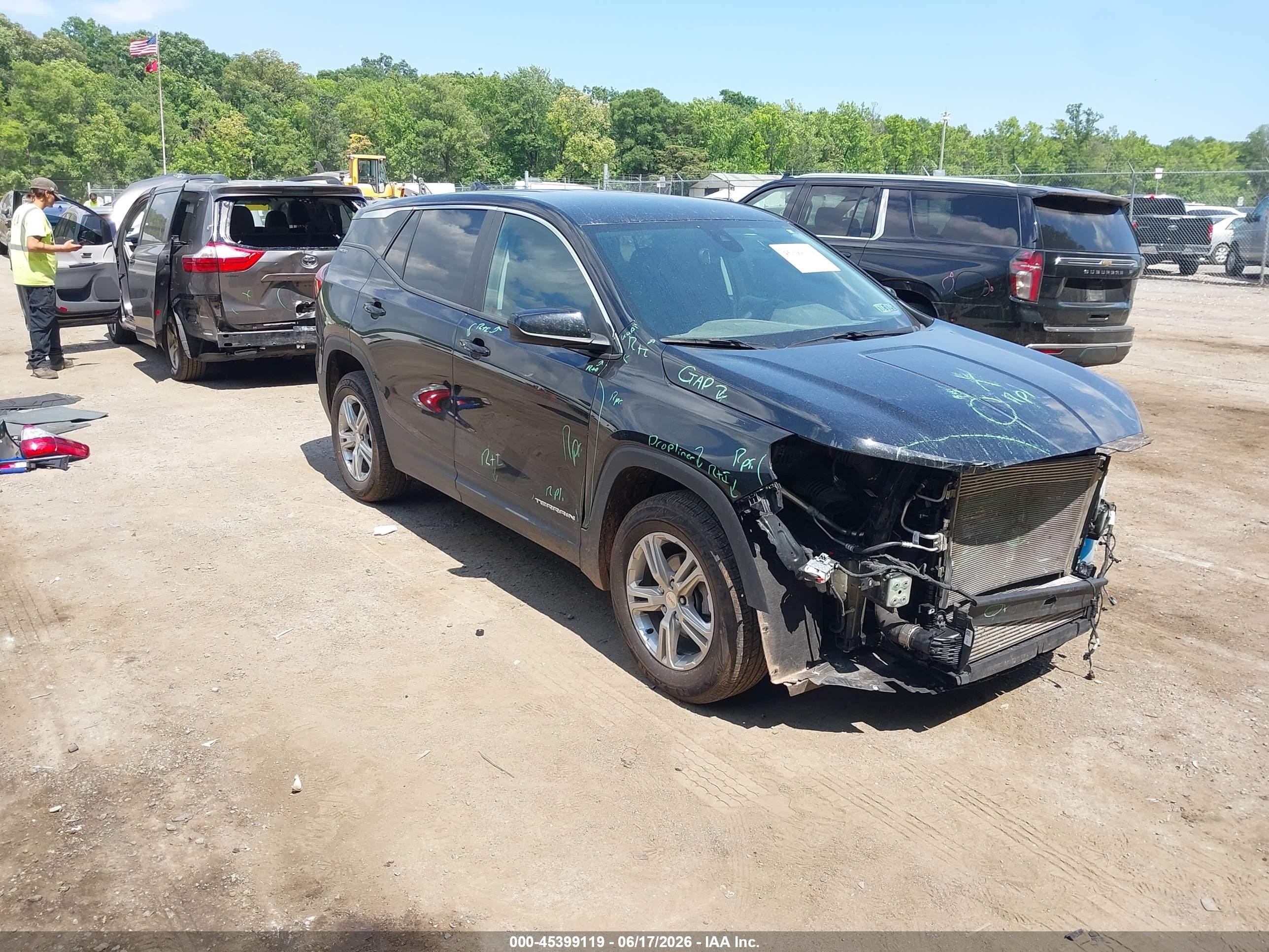 2024 GMC Terrain SLE, VIN 3GKALTEG8RL285845 — Front end