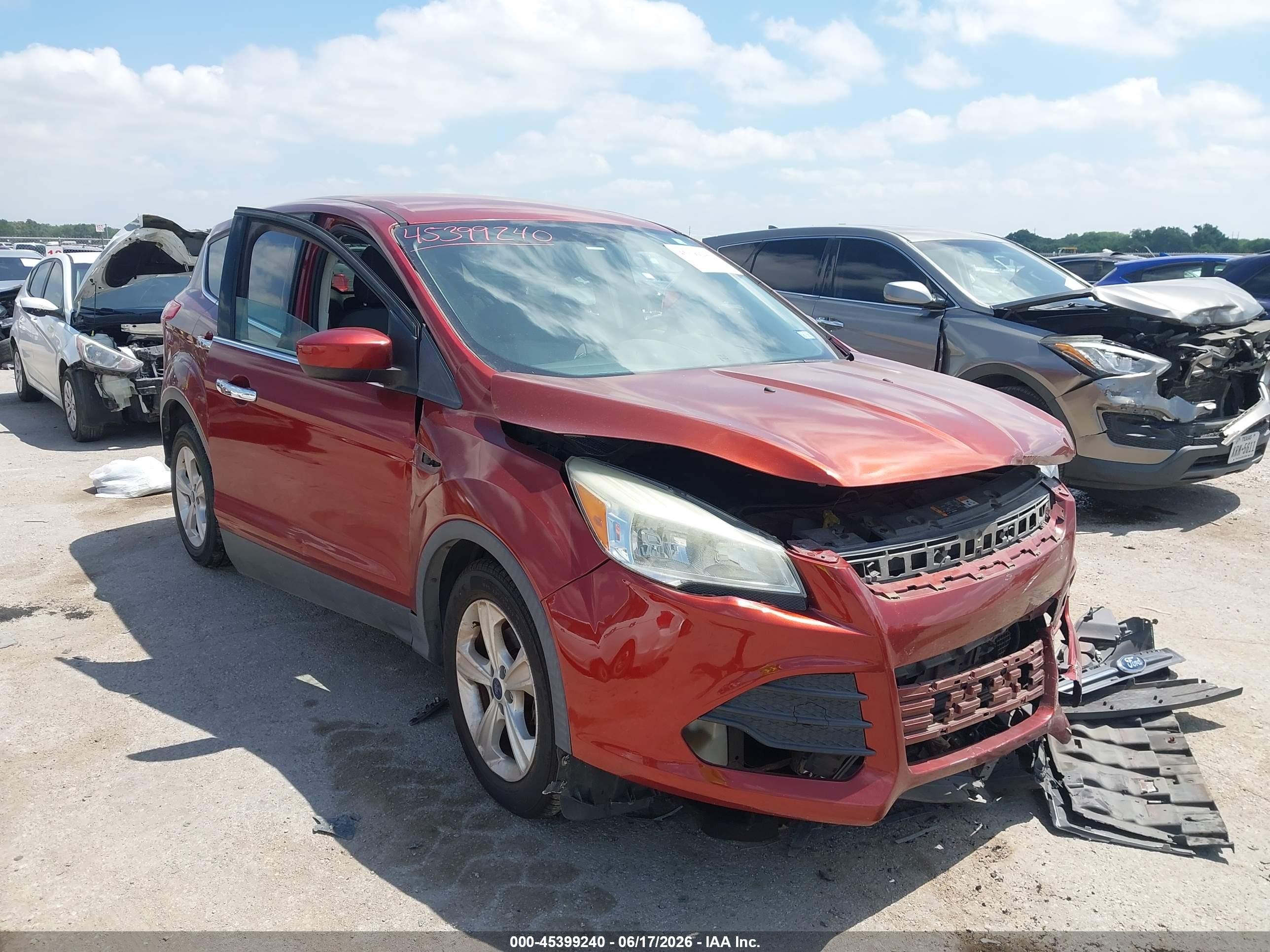2015 Ford Escape SE, VIN 1FMCU0GX4FUA64060 — Front end
