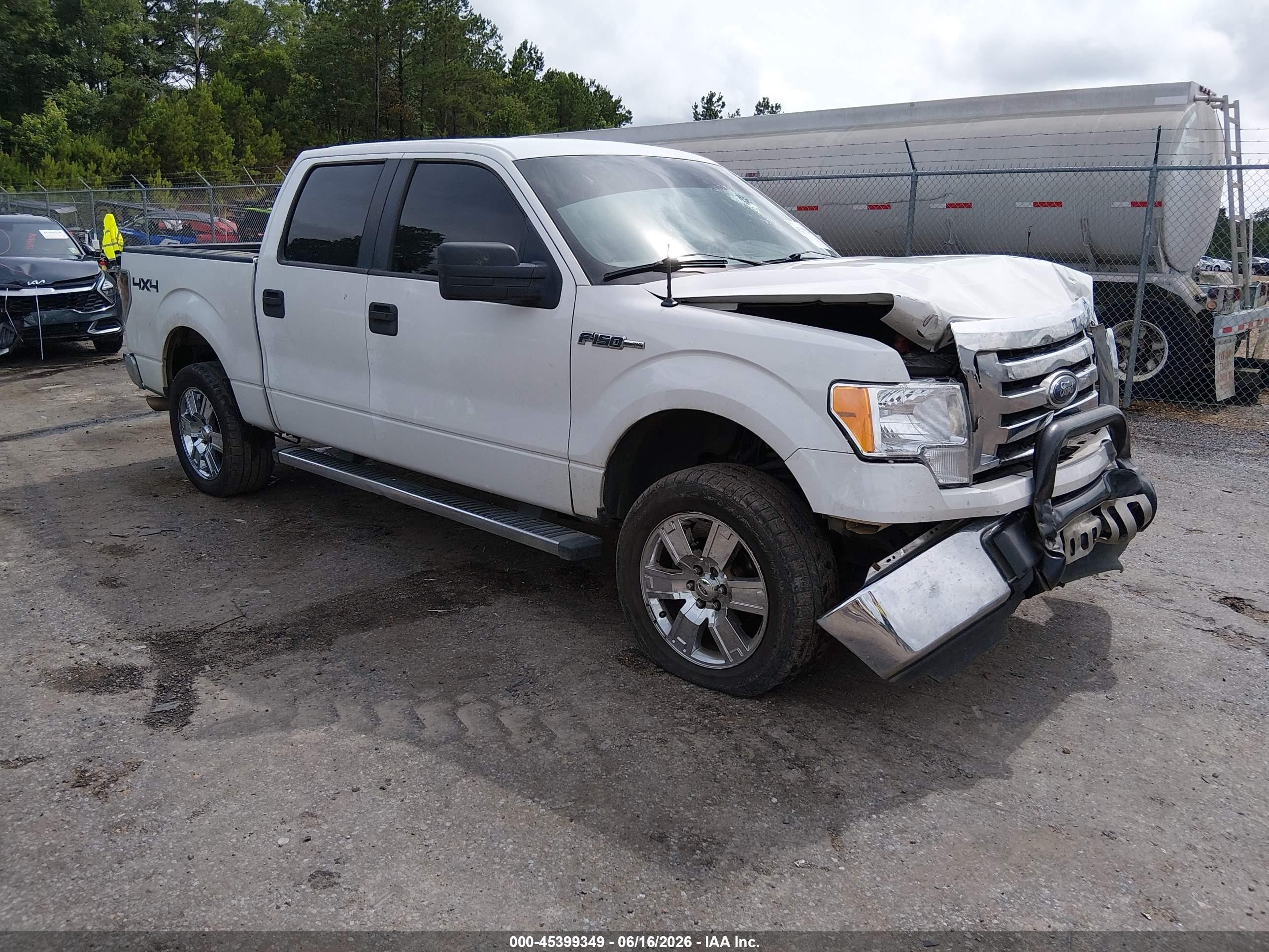 2009 Ford F-150 XL, VIN 1FTRW14879KC92226 — Перед