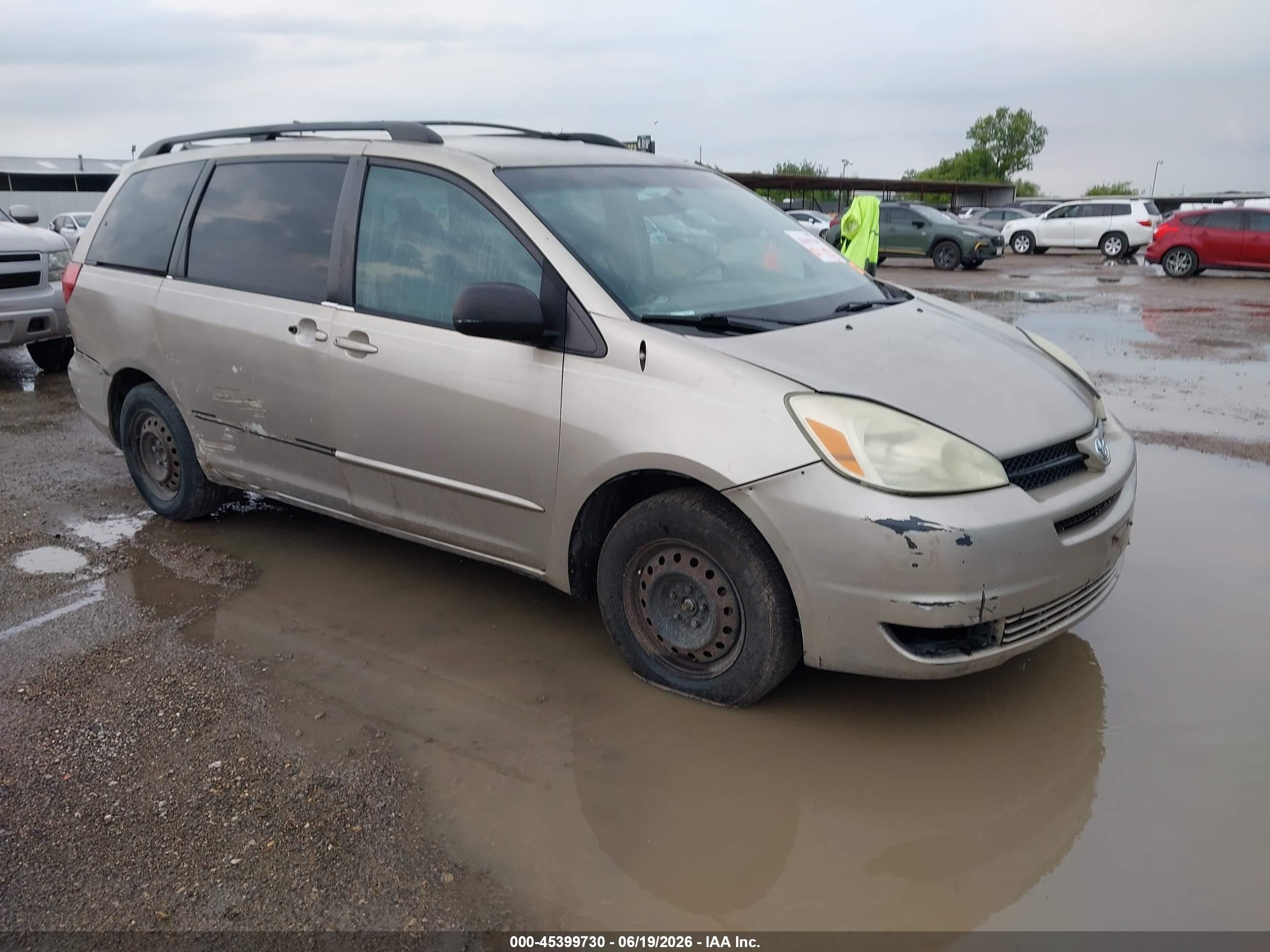2004 Toyota Sienna LE, VIN 5TDZA23C24S140379 — Normal wear