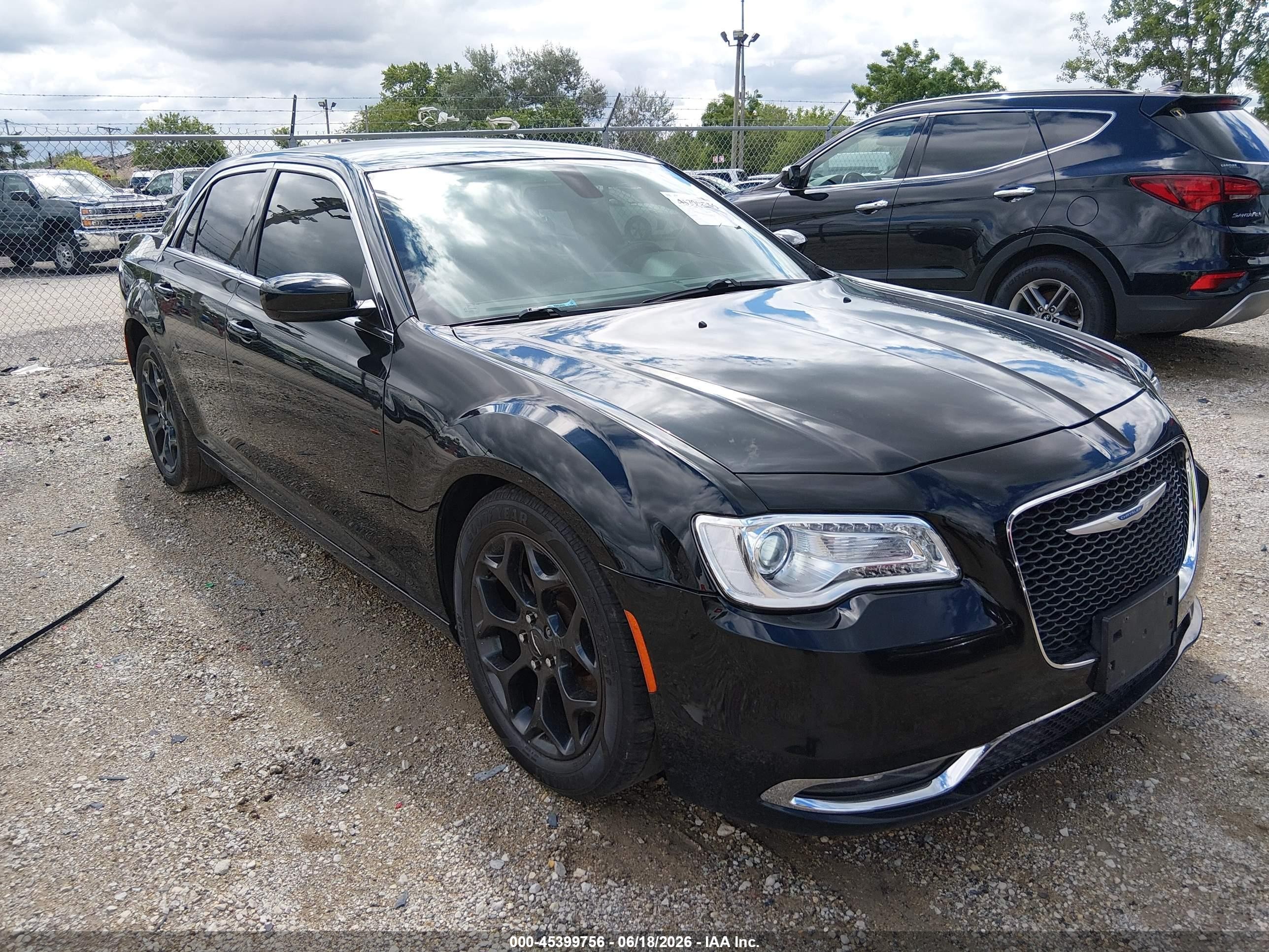 2018 Chrysler 300 Touring, VIN 2C3CCAAG3JH281945 — Перед