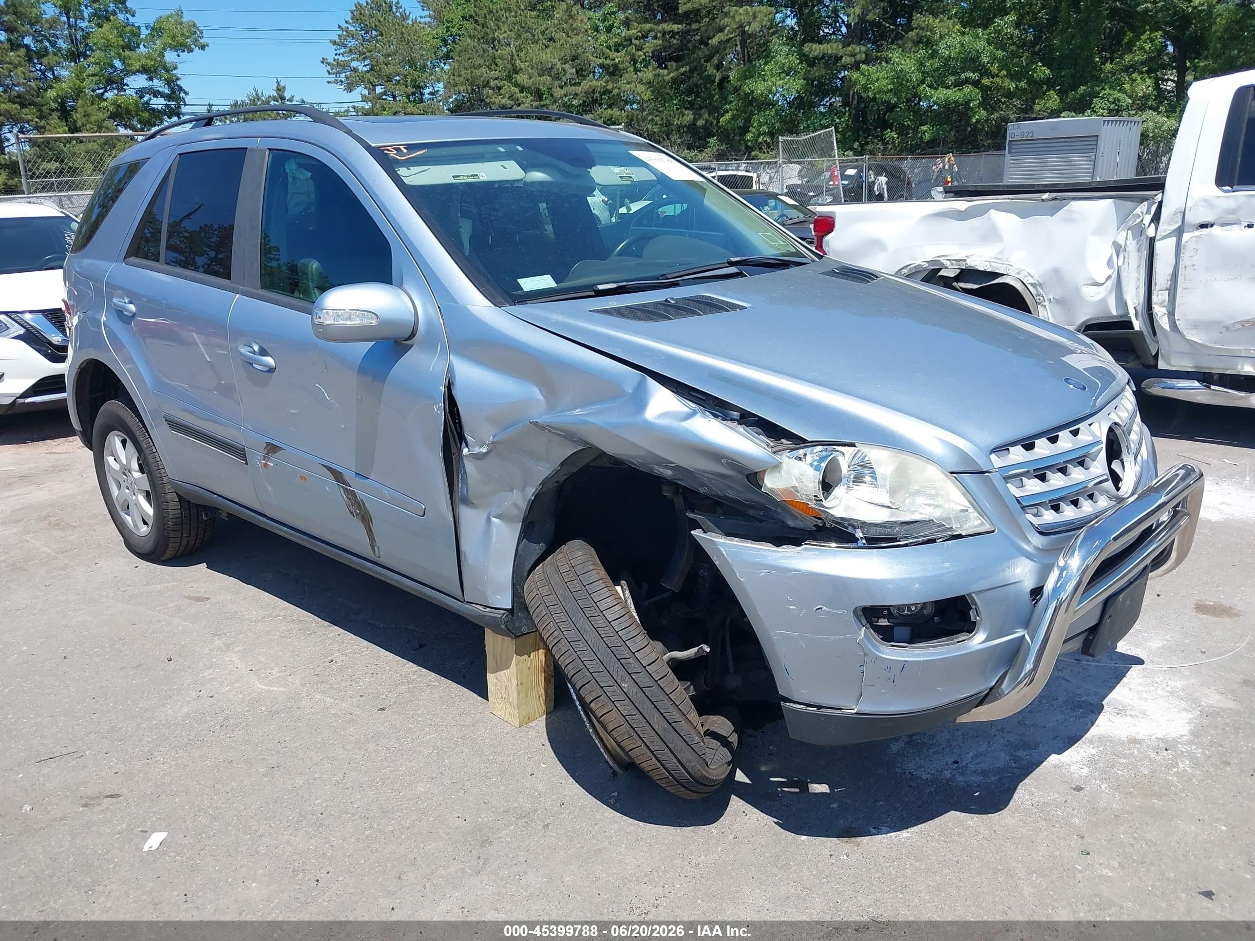 2006 Mercedes-Benz M 350, VIN 4JGBB86E66A131954 — Side