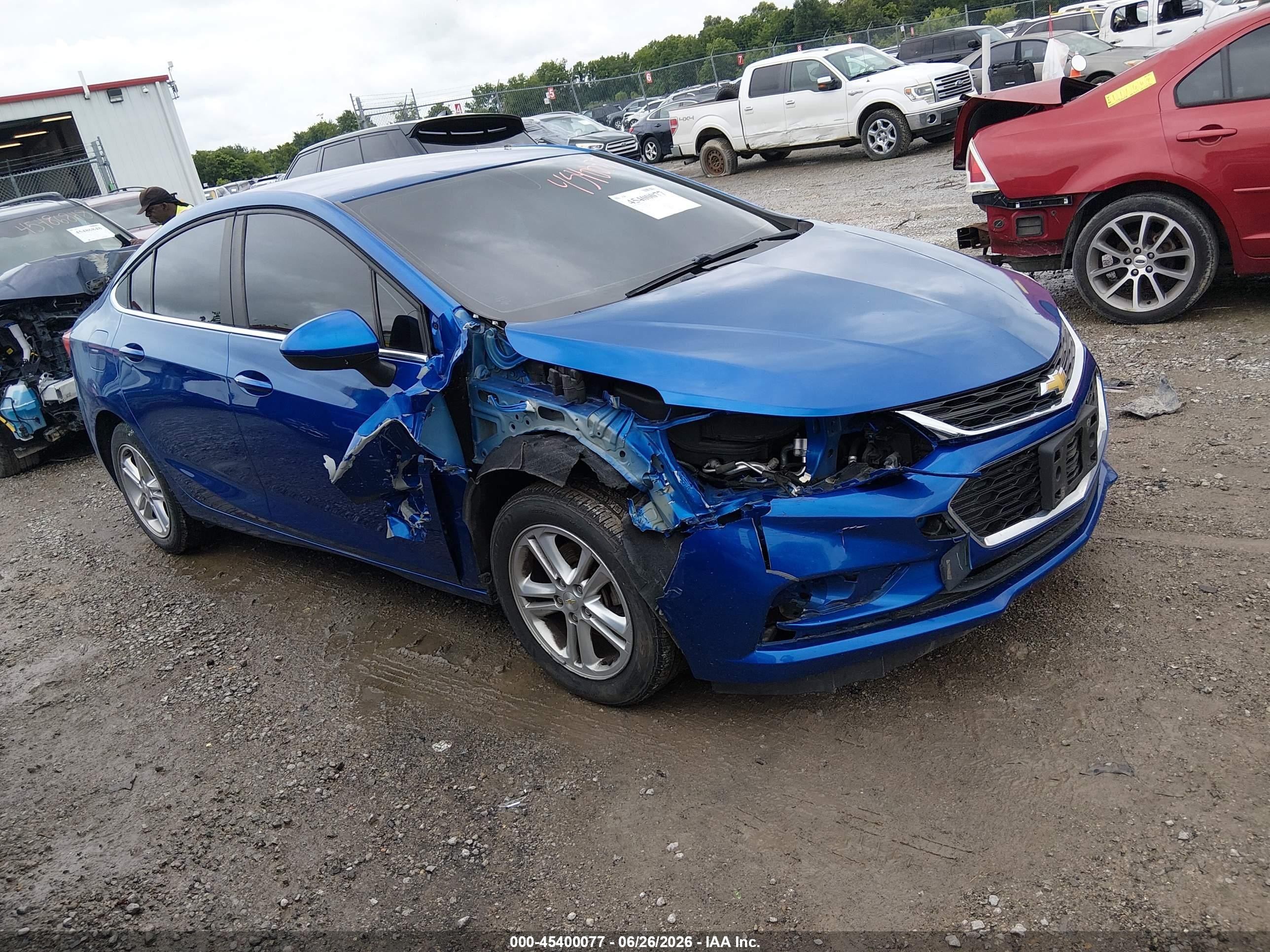 2018 Chevrolet Cruze LT, VIN 1G1BE5SM8J7244875 — Front end