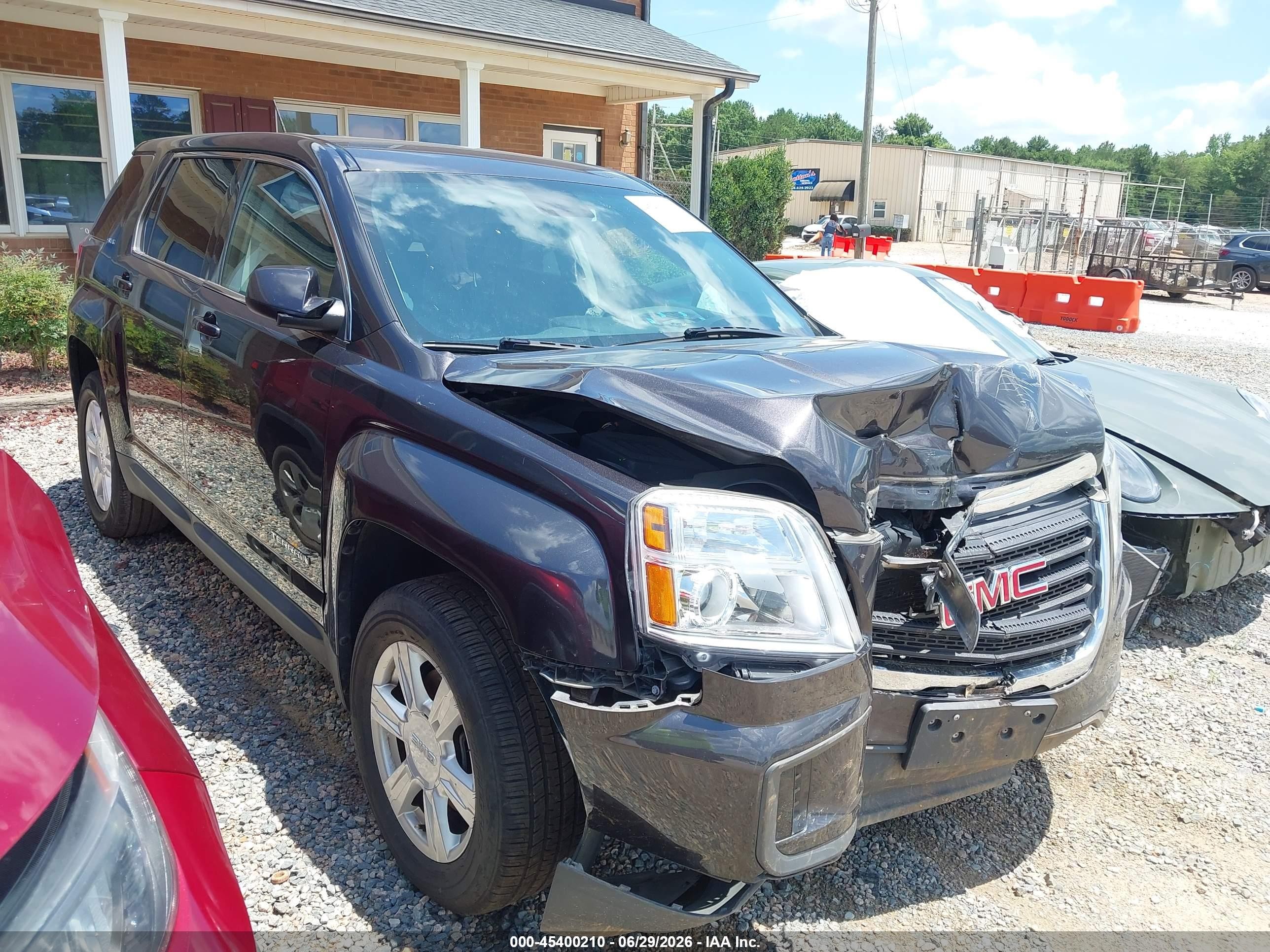 2016 GMC Terrain SLE, VIN 2GKALMEK3G6228612 — Front end