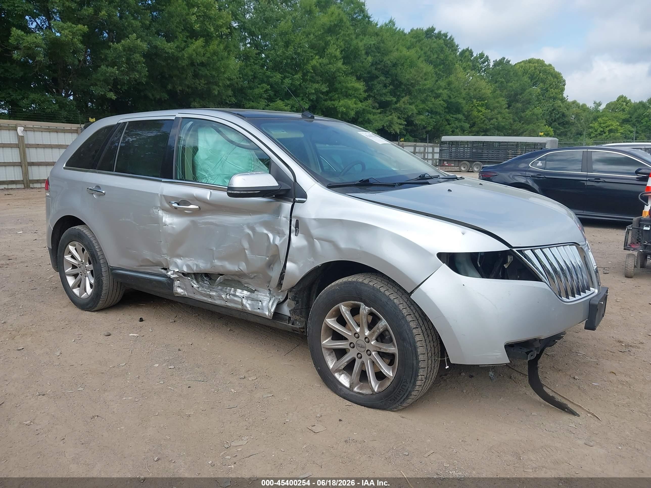 2015 Lincoln MKX, VIN 2LMDJ6JK8FBL28940 — Side