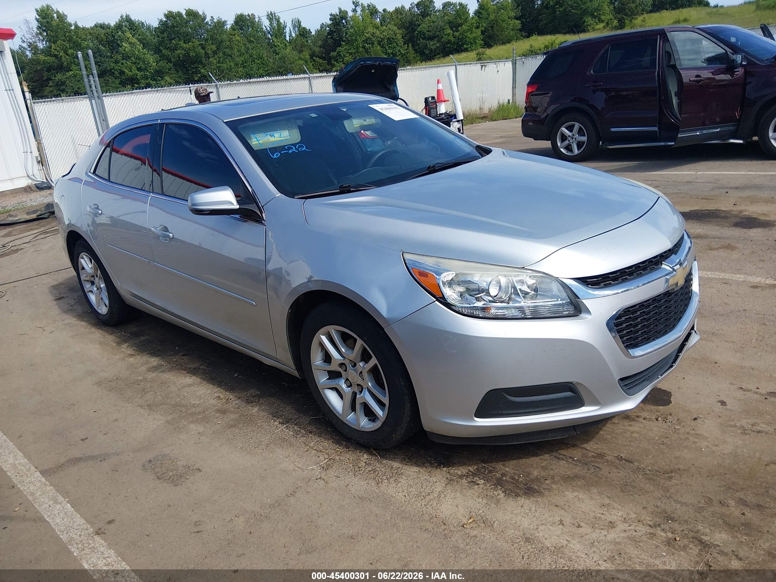 2015 Chevrolet Malibu LT, VIN 1G11C5SL0FU150572 — Rear end
