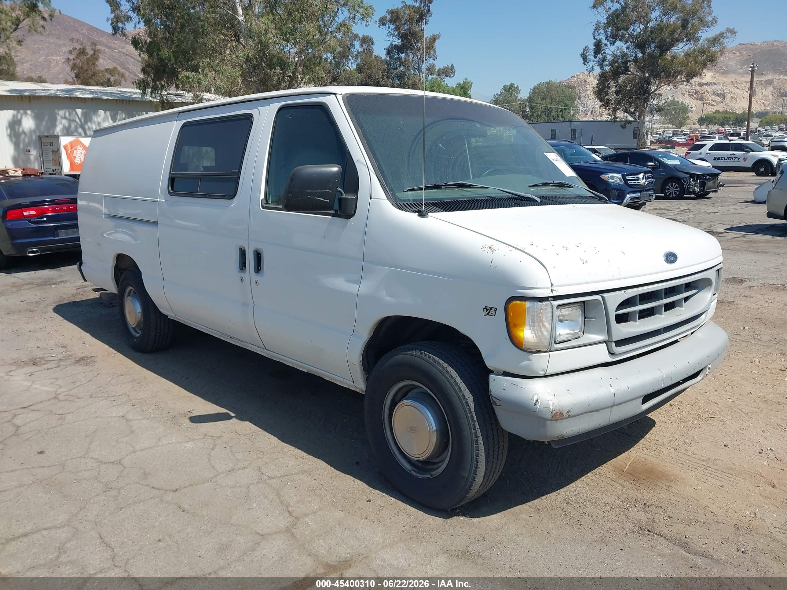 1998 Ford Econoline Cargo, VIN 1FTNS24L8WHC09240 — Side