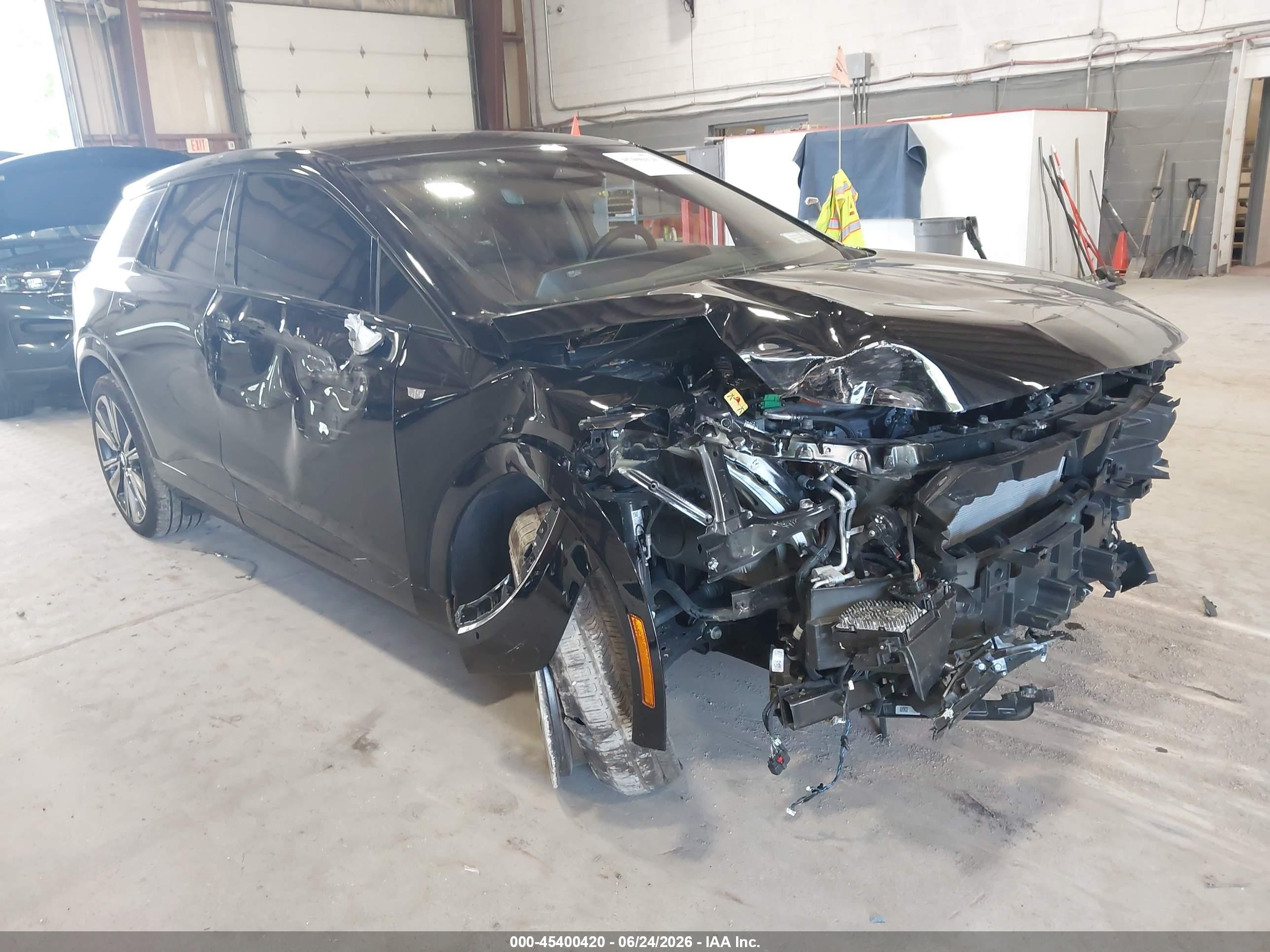 2025 Cadillac Optiq, VIN 3GYK3DMR2SS255125 — Бок