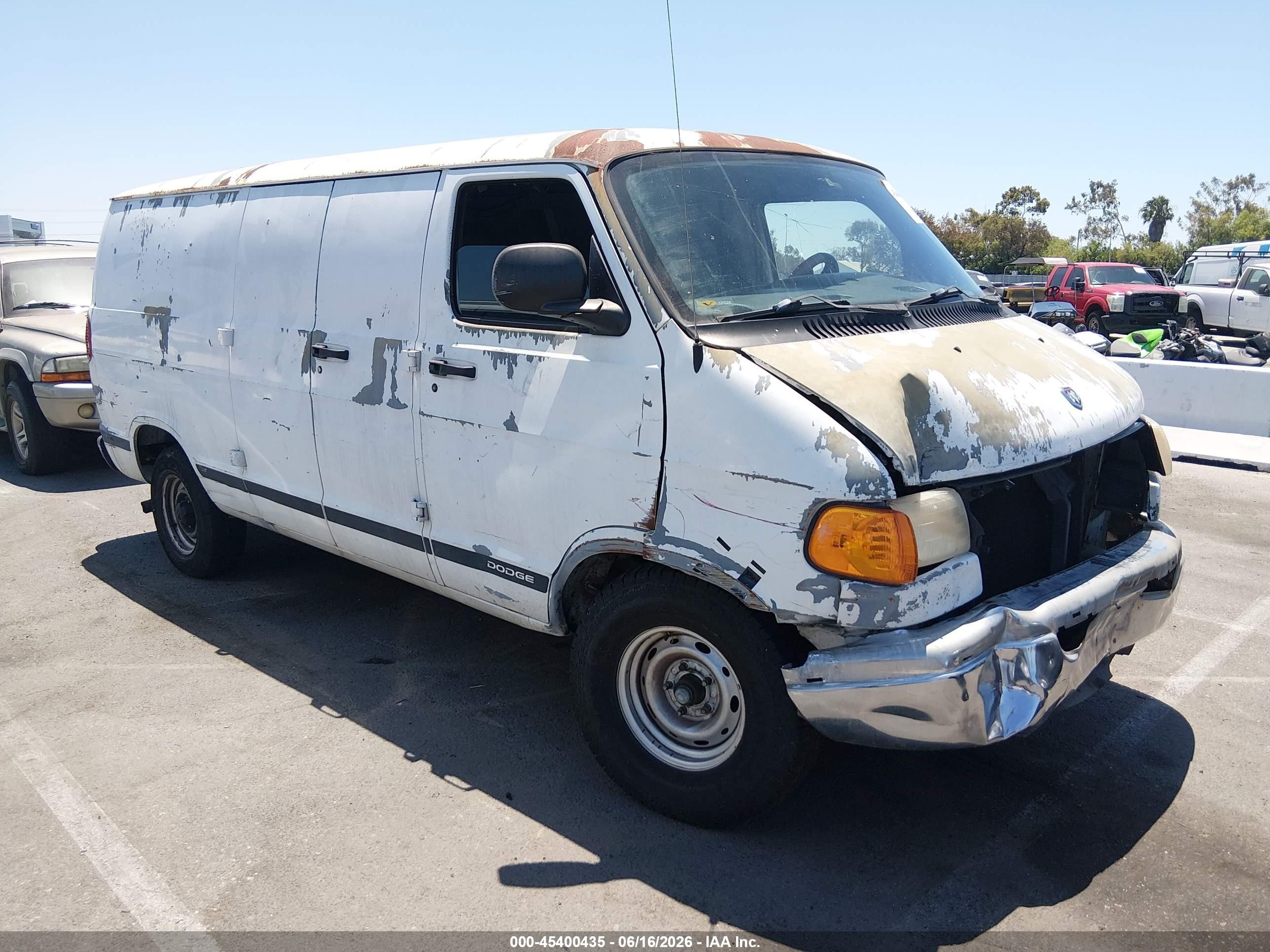 2001 Dodge Cargo, VIN 2B7HB11Y11K508601 — Front end