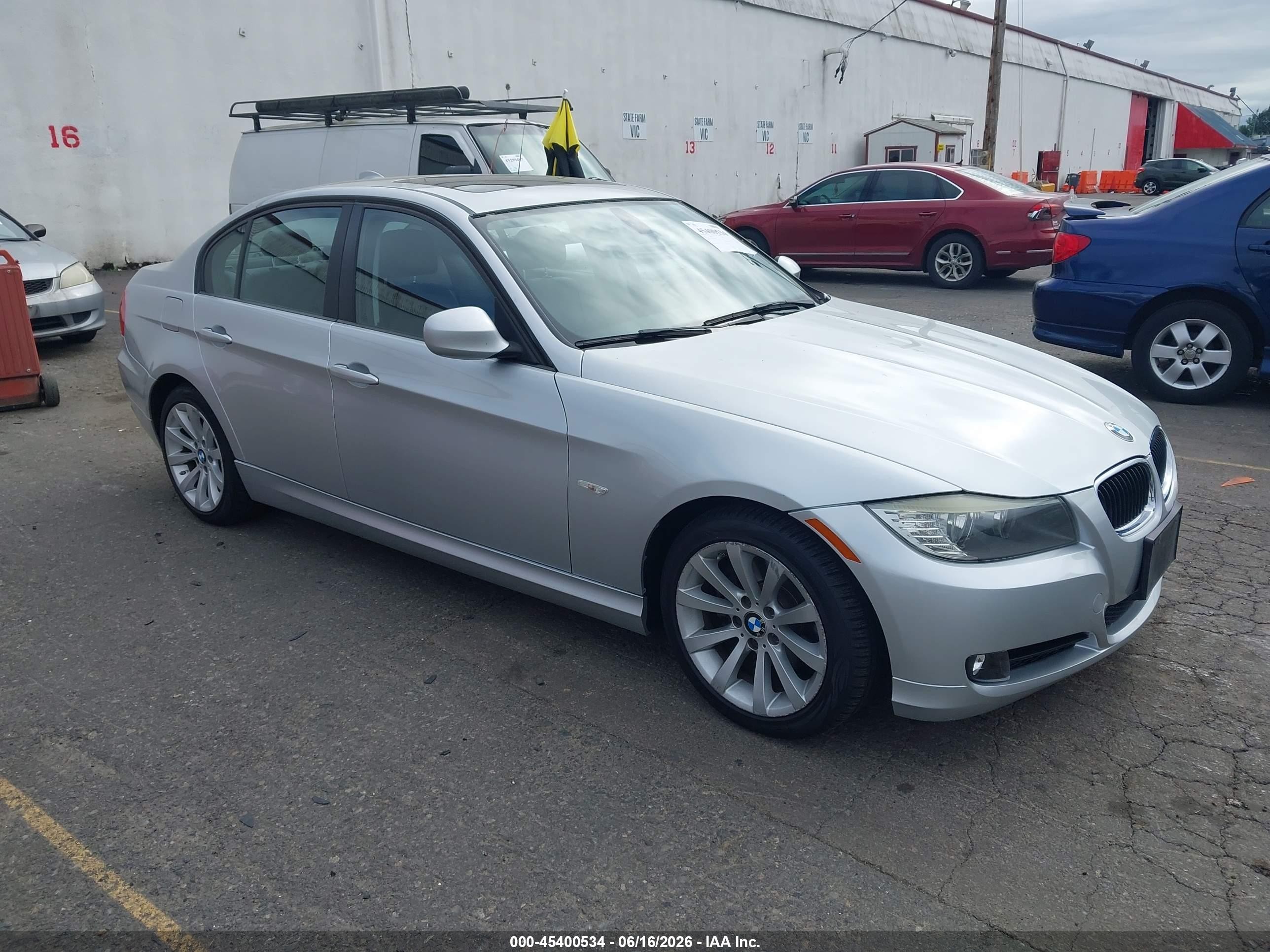 2011 BMW 3 Series 328i, VIN WBAPH5C5XBA441043 — Normal wear