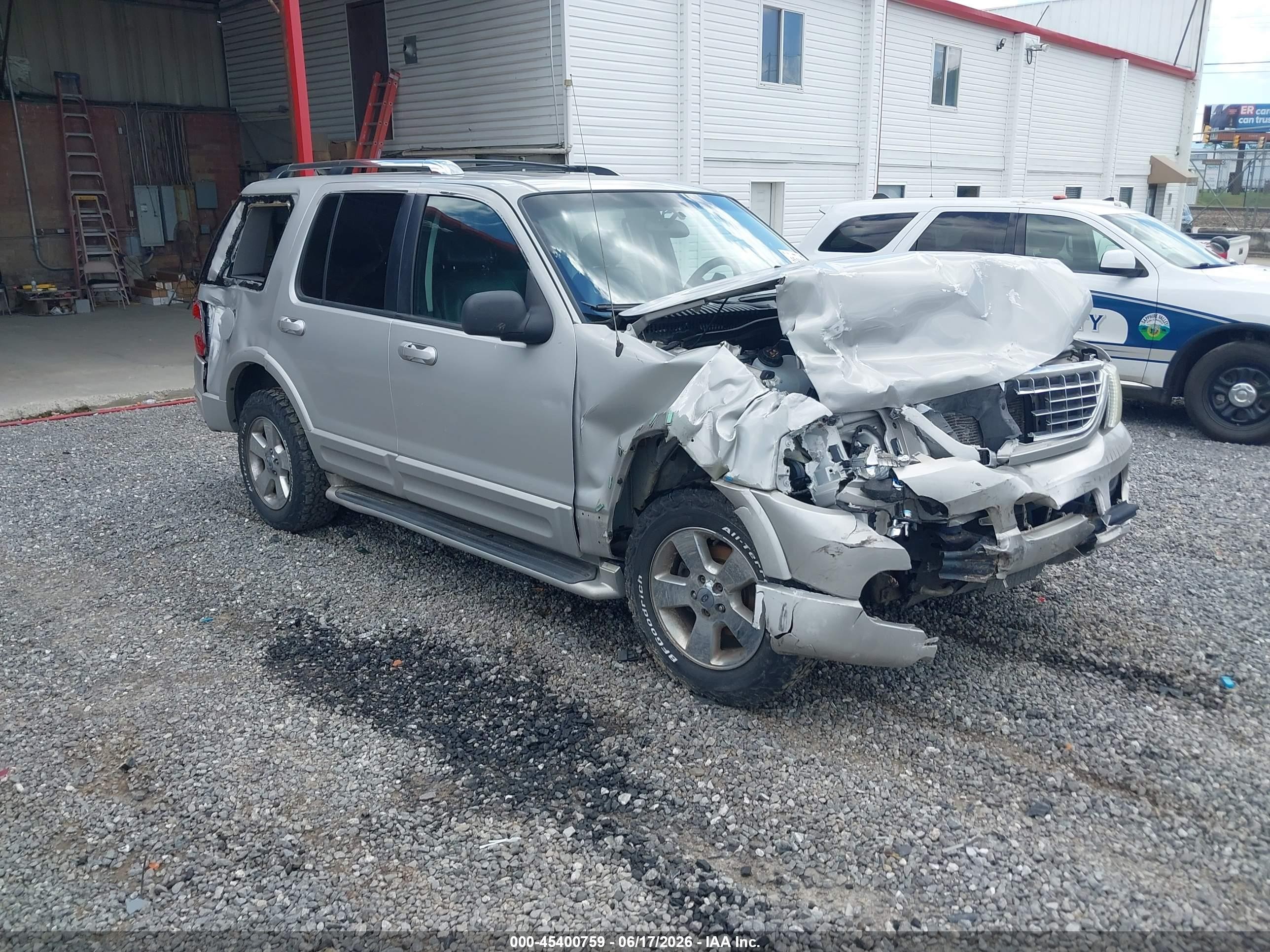 2003 Ford Explorer Limited, VIN 1FMZU75W93ZA01676 — Front end