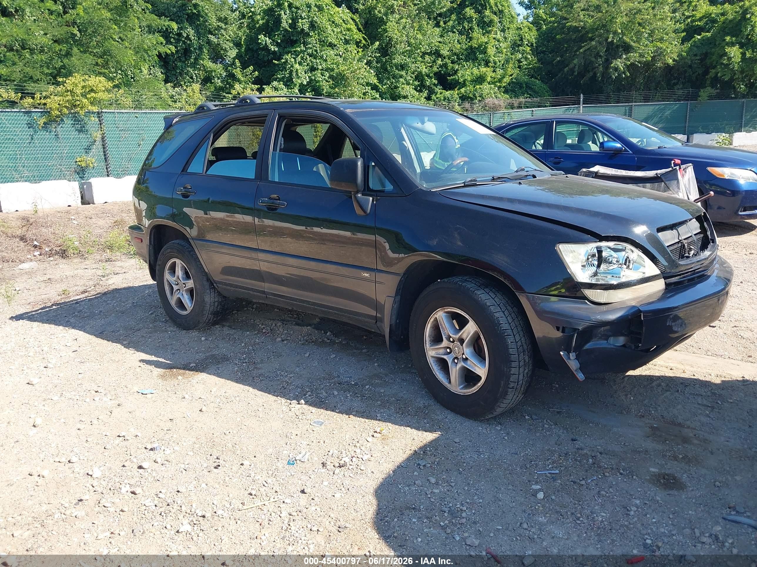 2002 Lexus RX 300, VIN JTJHF10UX20236083 — Side