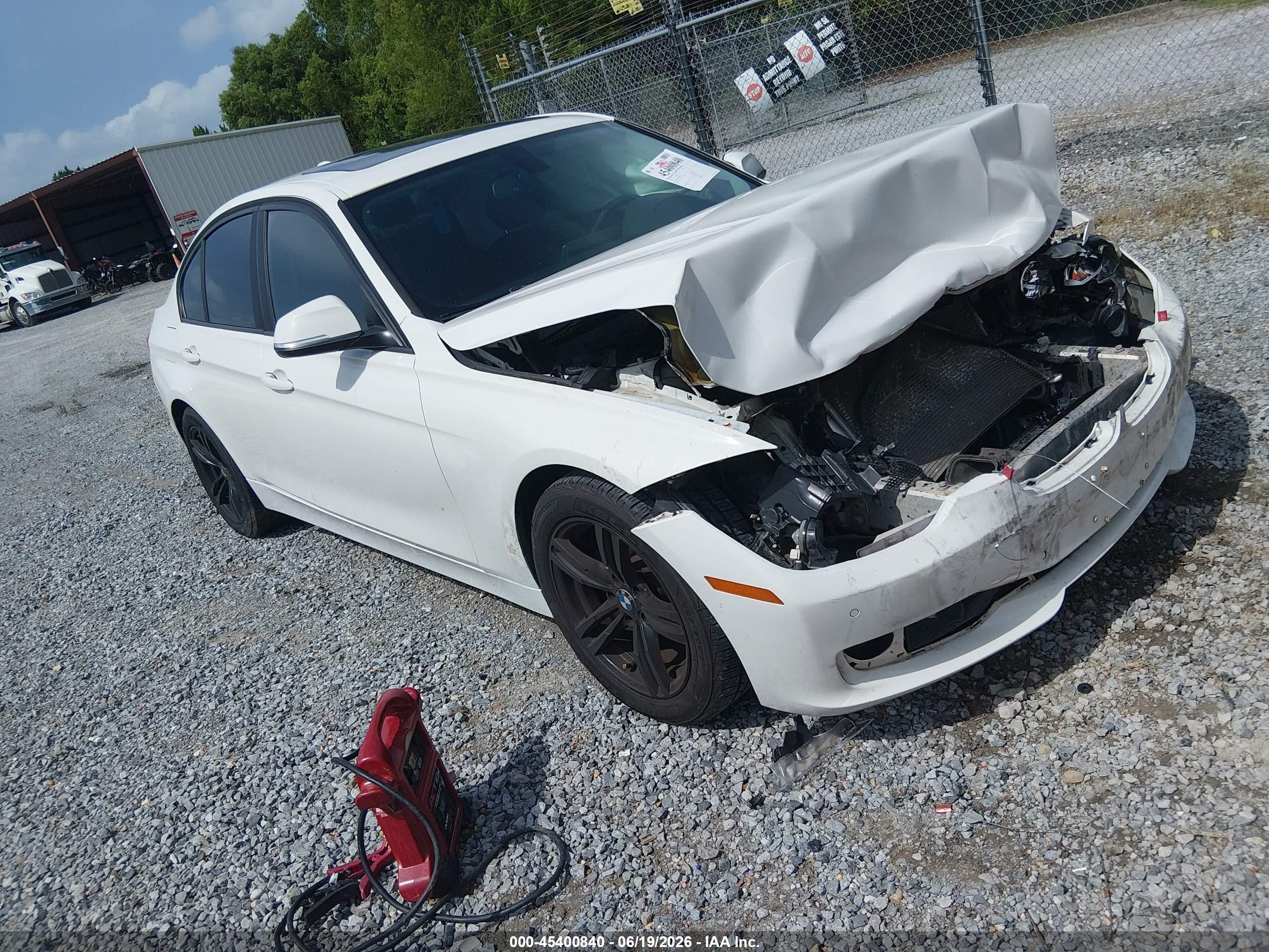 2015 BMW 3 Series 328i, VIN WBA3A5G54FNS87621 — Front end