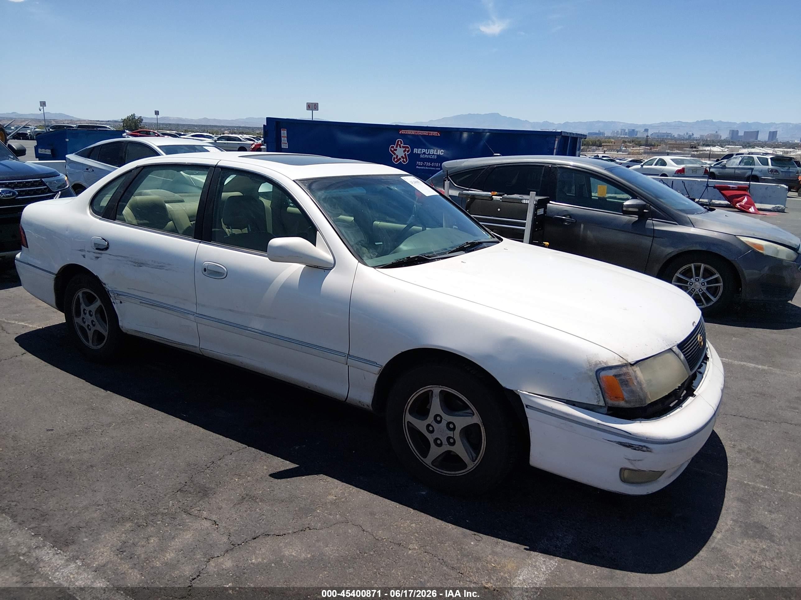 1998 Toyota Avalon XLS, VIN 4T1BF18B9WU274717 — Frame damage