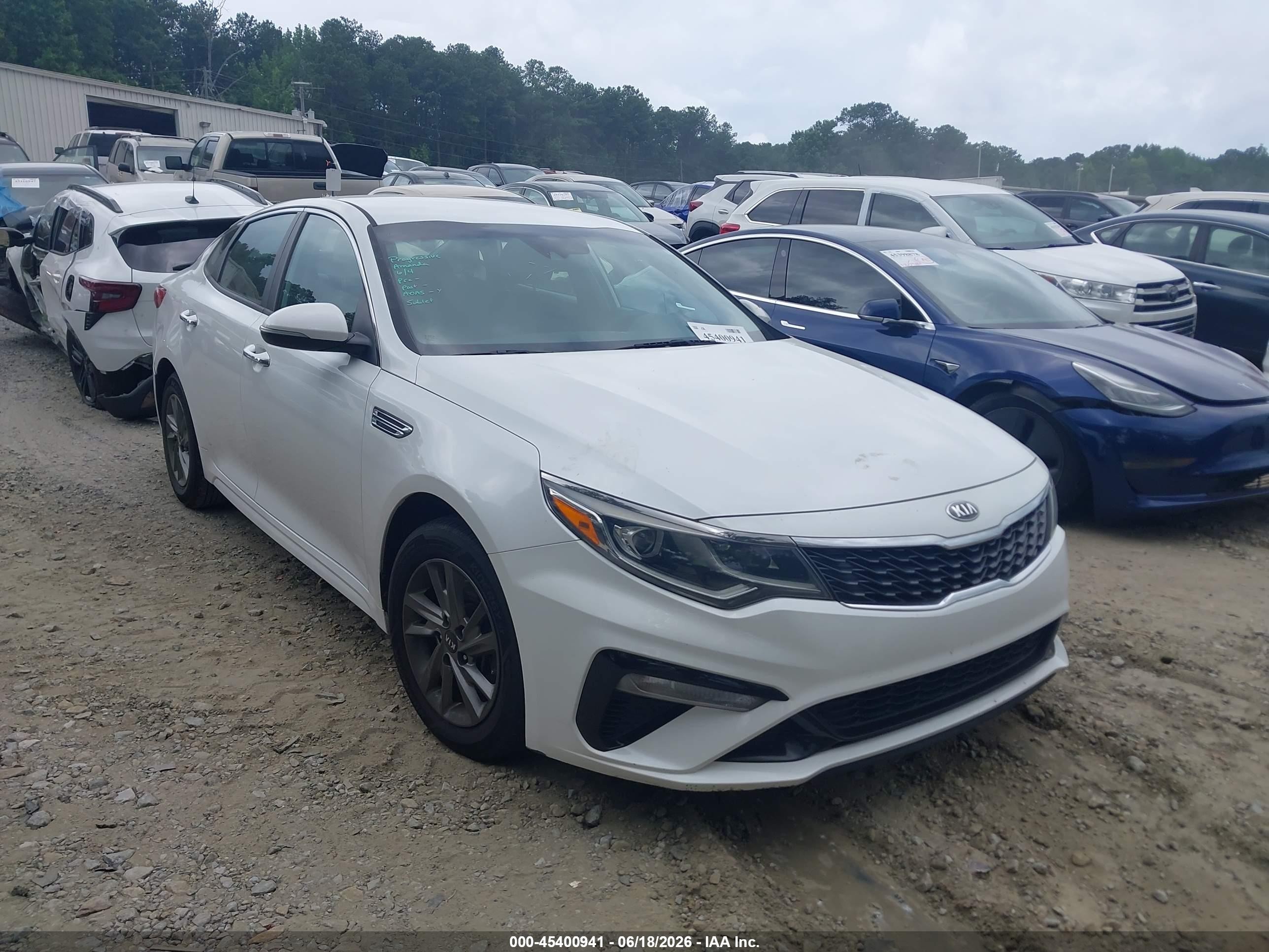 2019 Kia Optima LX, VIN 5XXGT4L35KG325246 — Side