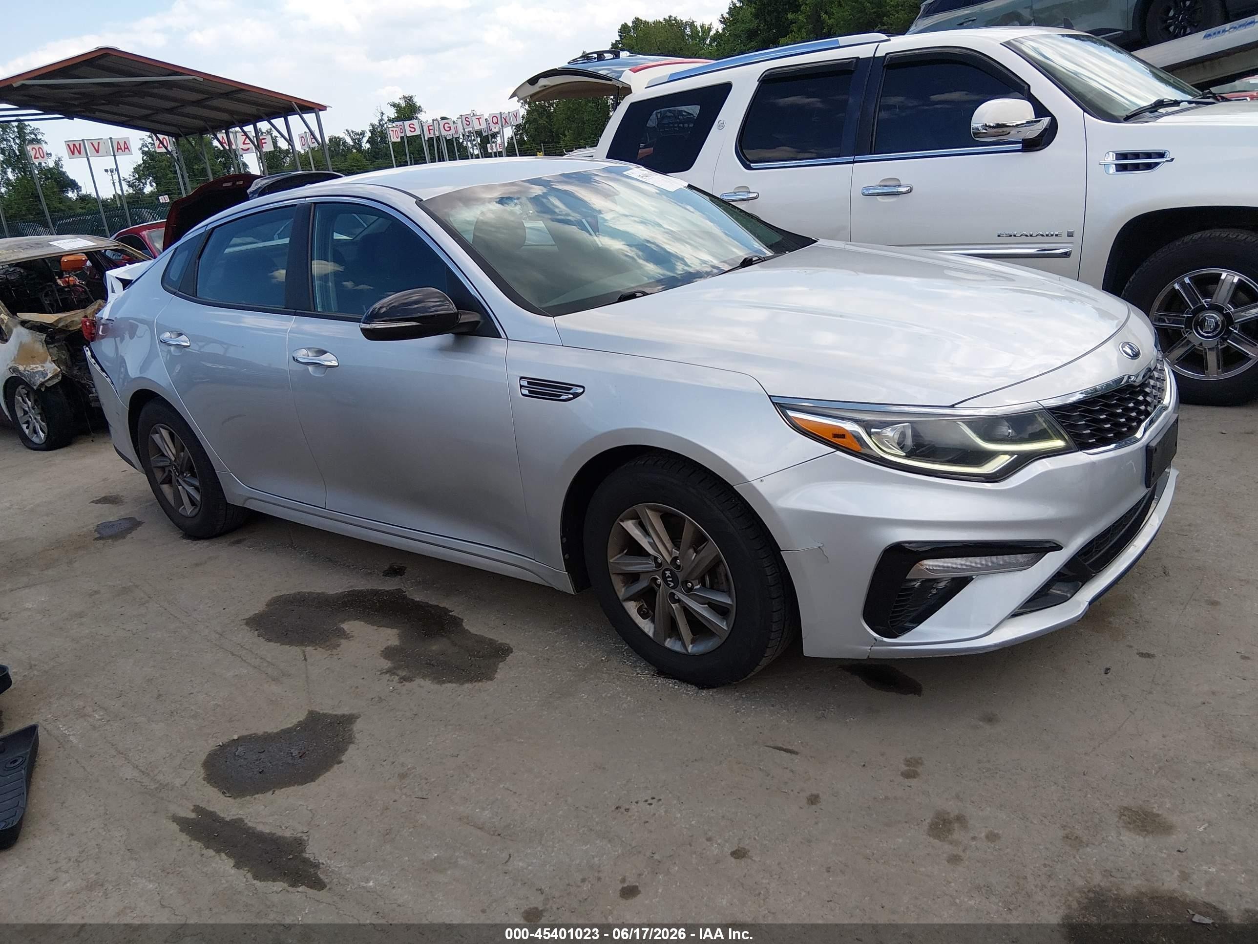 2020 Kia Optima LX, VIN 5XXGT4L32LG382635 — Not stated