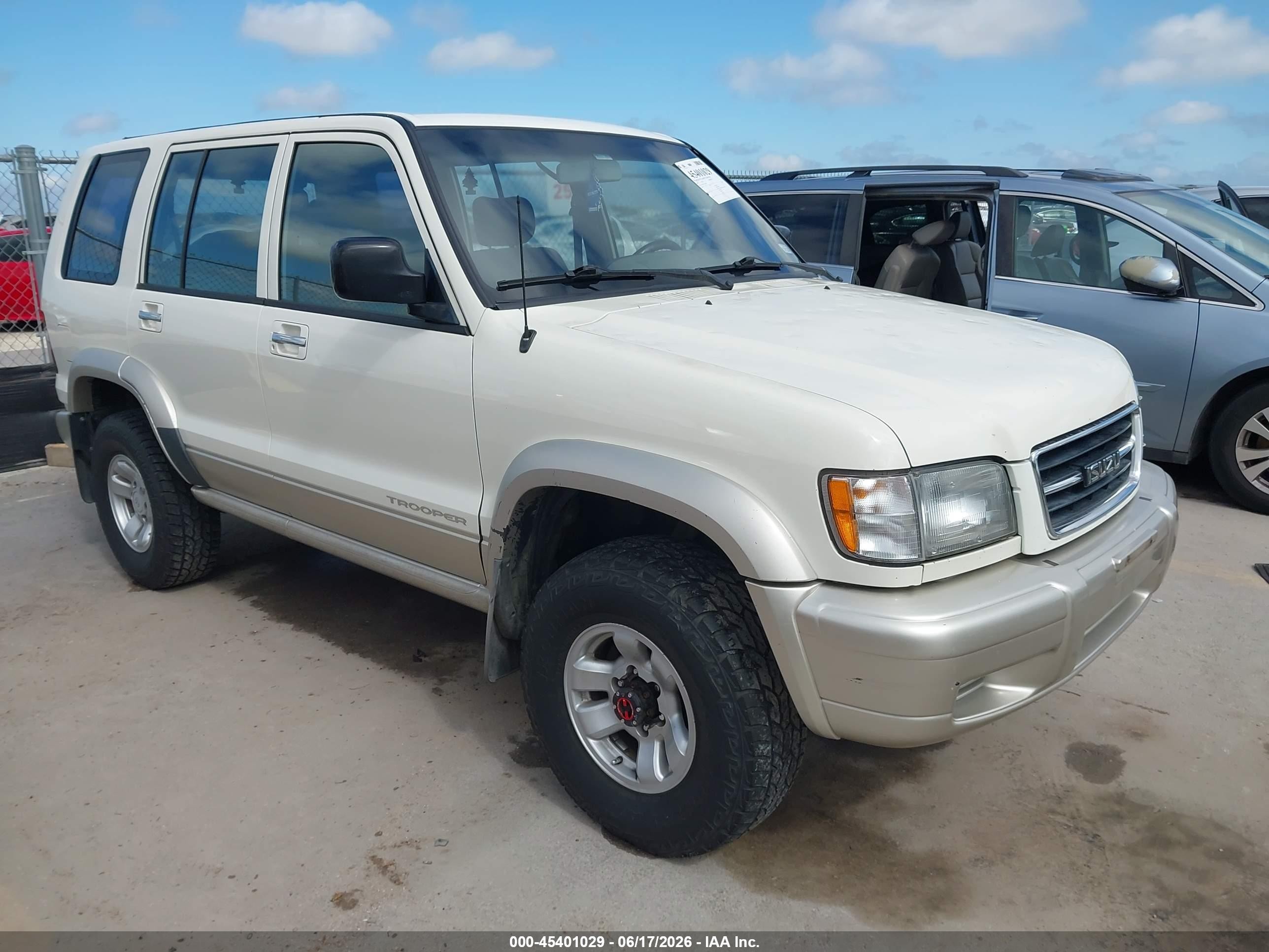 1999 Isuzu Trooper S, VIN JACDJ58XXX7926824 — Зад