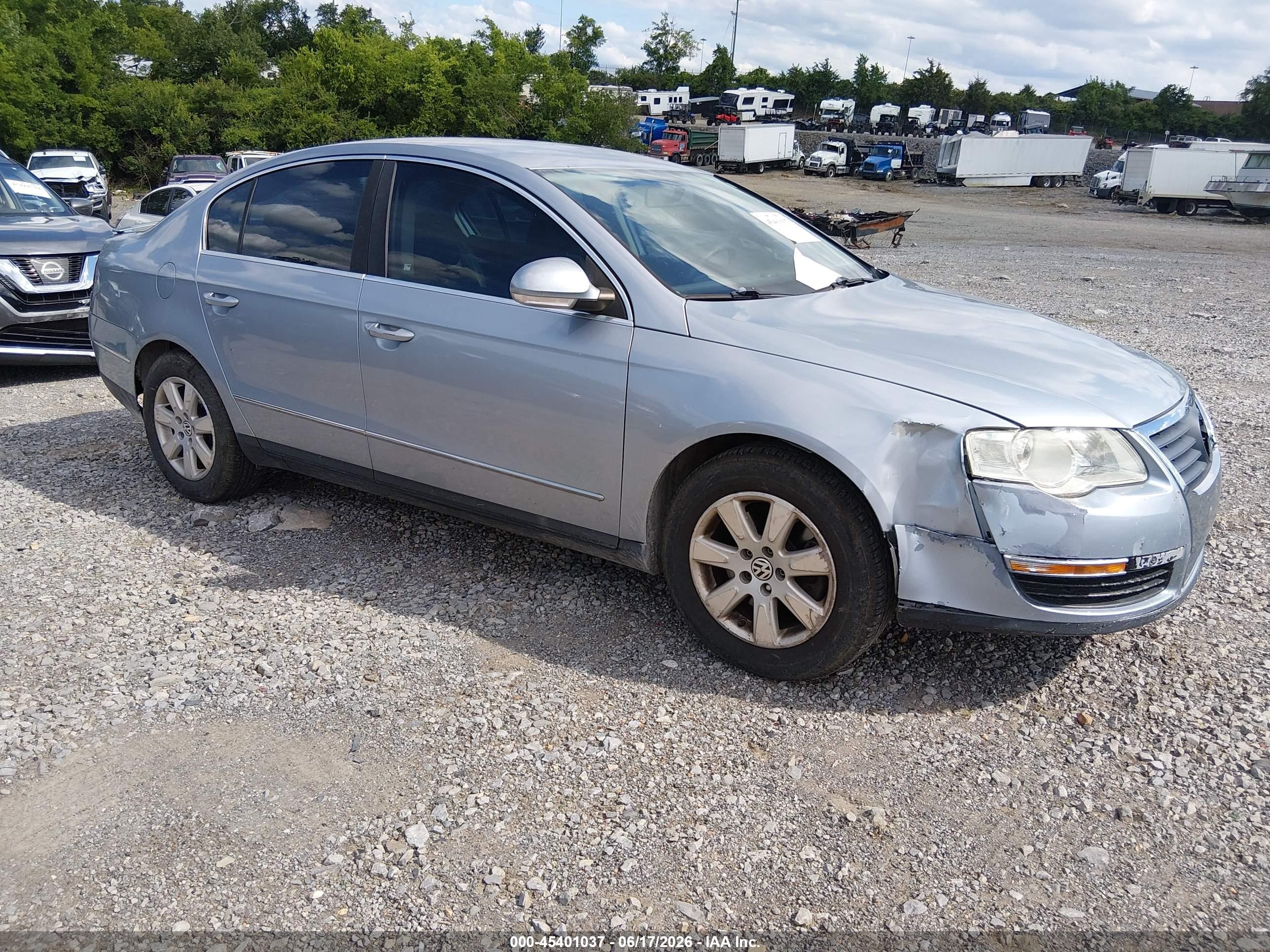 2008 Volkswagen Passat Komfort, VIN WVWJK93C98E143830 — Front end