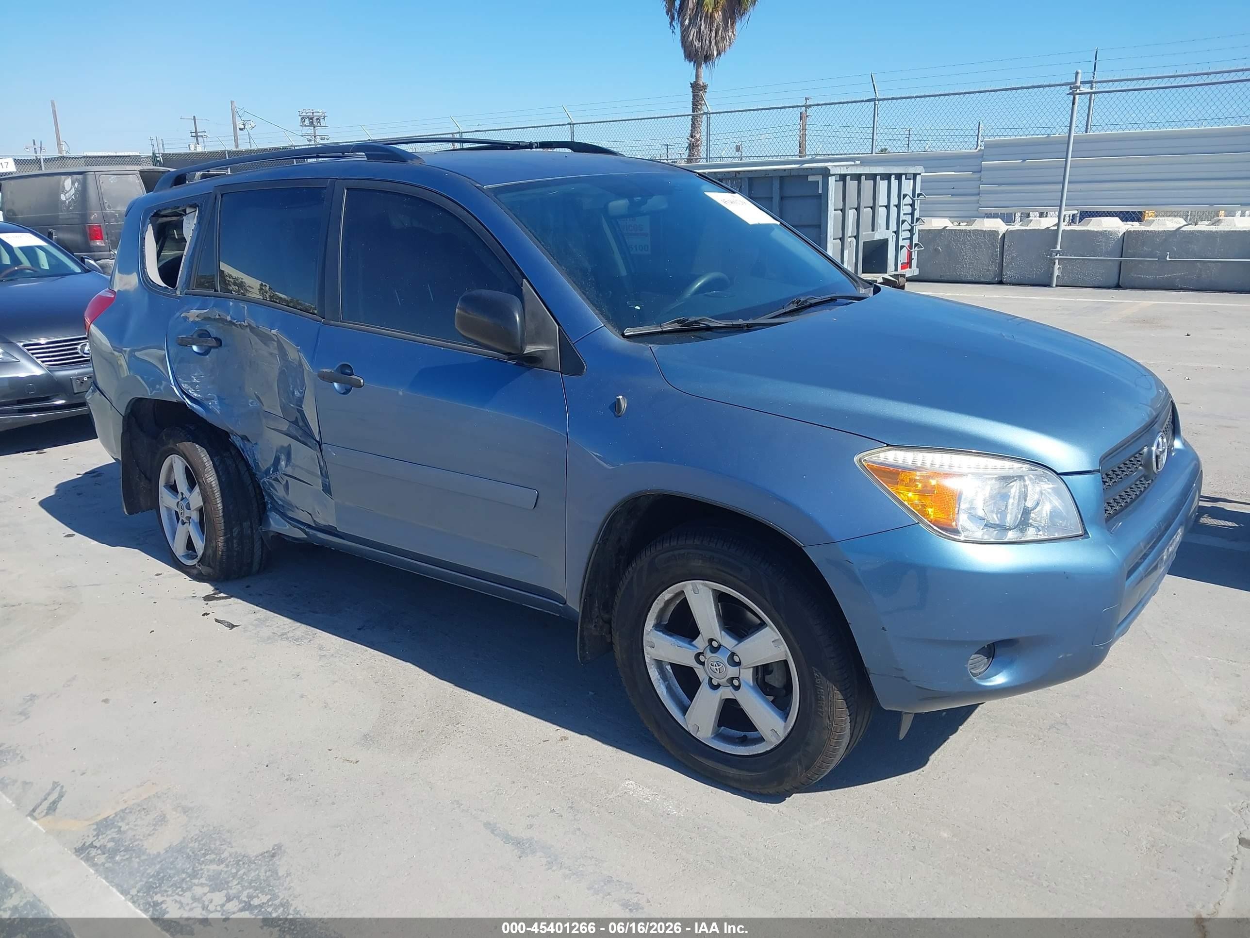 2006 Toyota RAV4, VIN JTMBD35V865017403 — Side