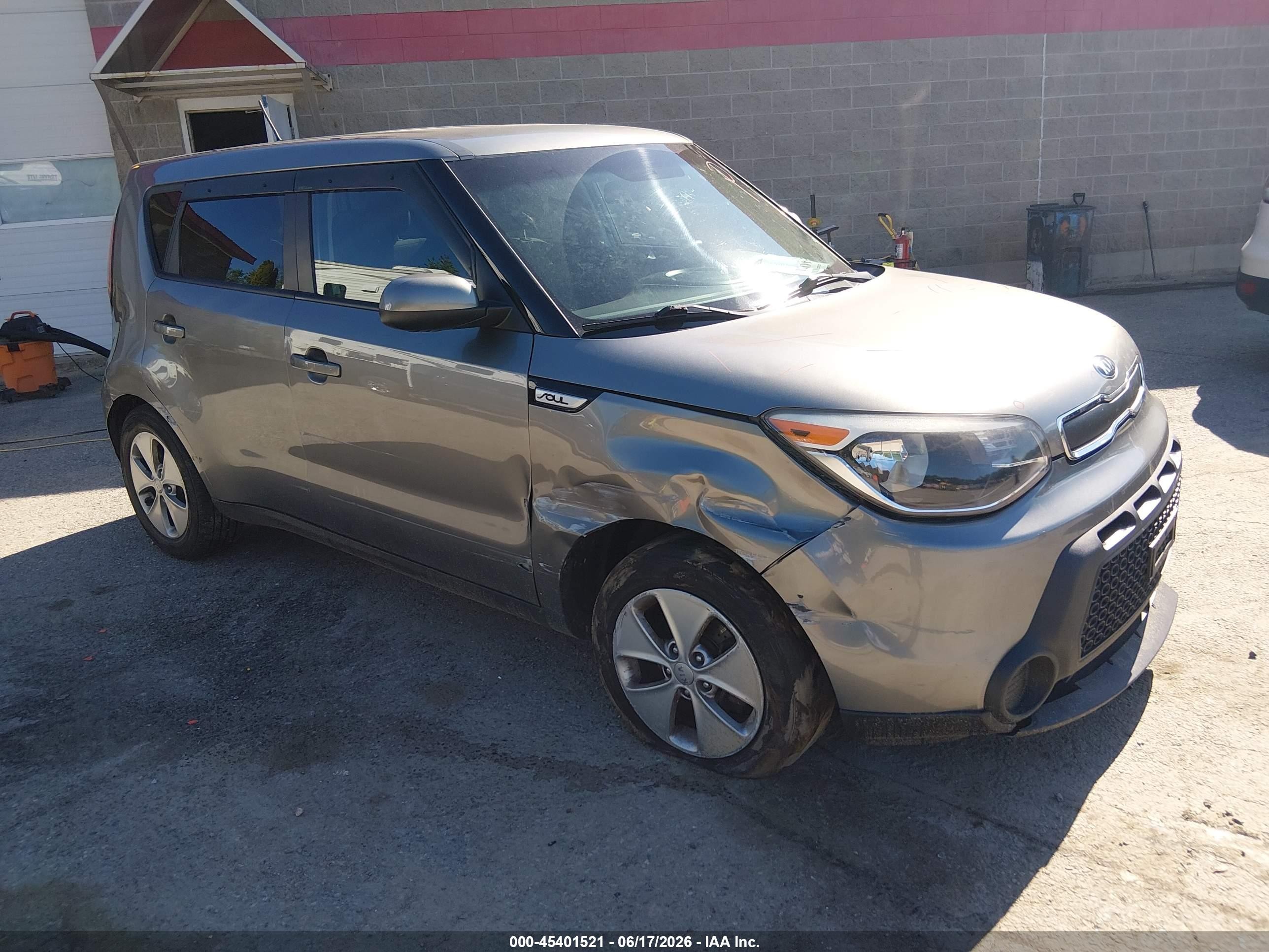 2015 Kia Soul, VIN KNDJN2A28F7169572 — Front end
