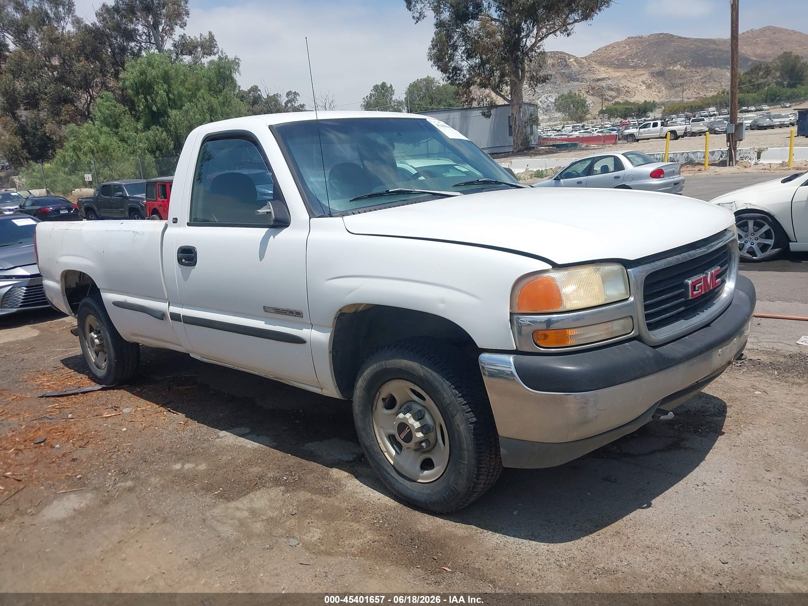 1999 GMC Sierra 2500 SLE, VIN 1GTGC24U2XE535763 — Rear end
