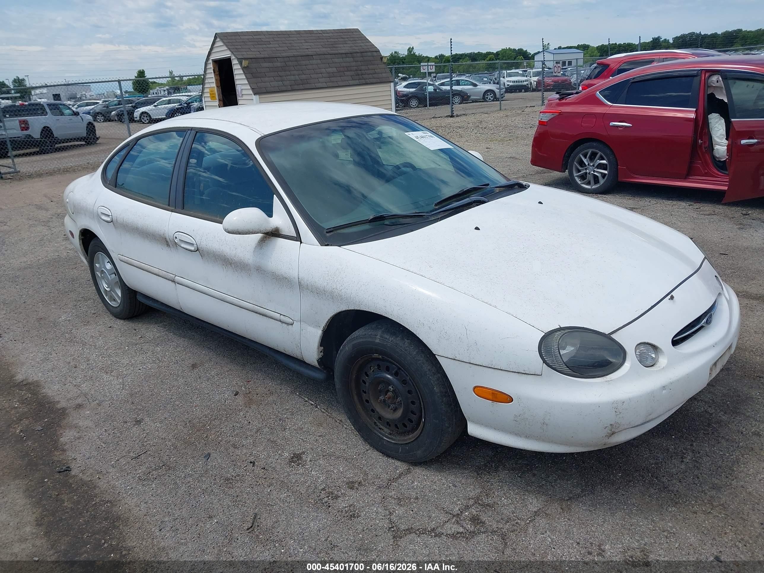 1999 Ford Taurus SE, VIN 1FAFP53U9XG122381 — Normal wear