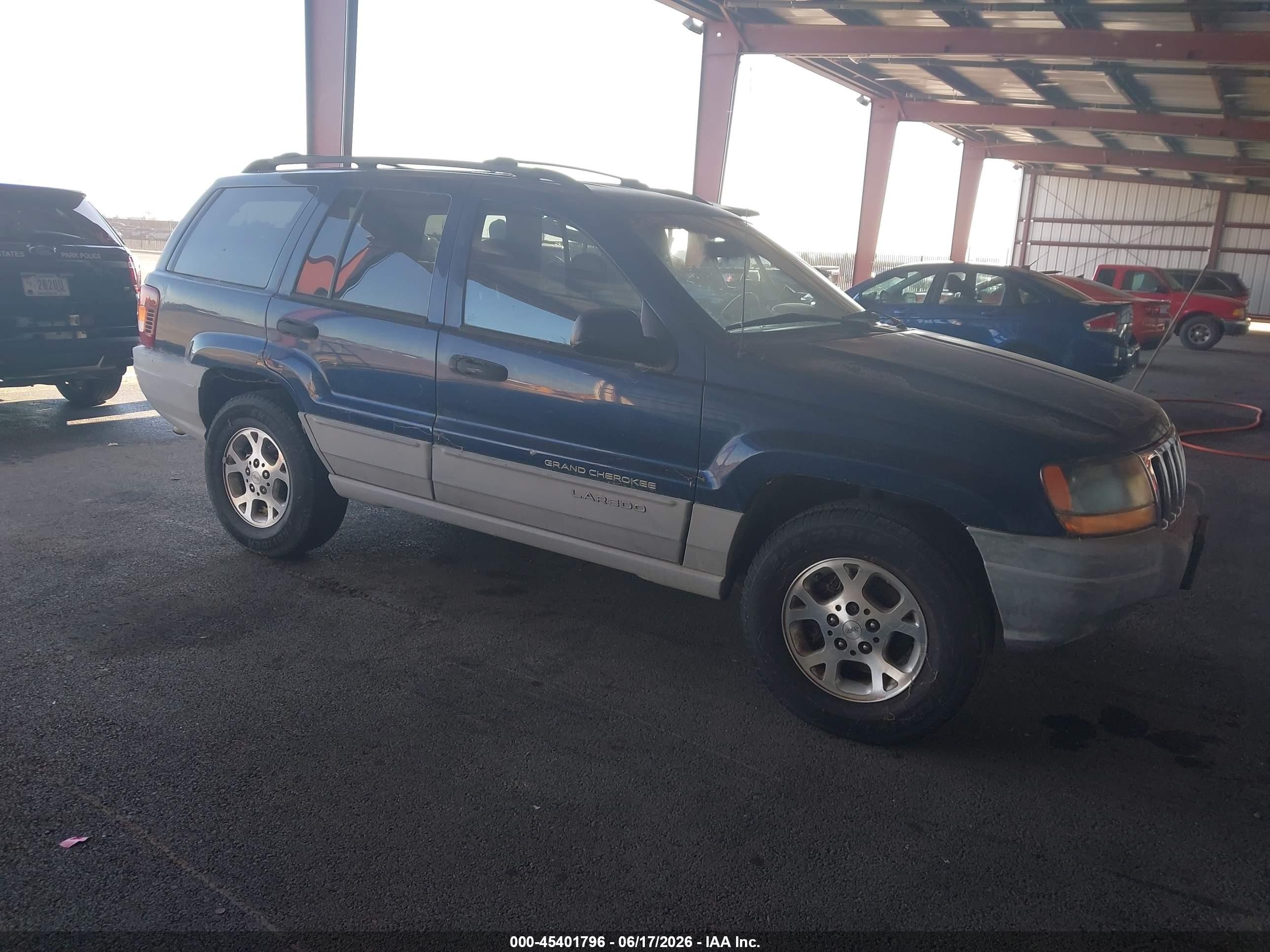 2000 Jeep Grand Cherokee Laredo, VIN 1J4G248S5YC370886 — Normal wear