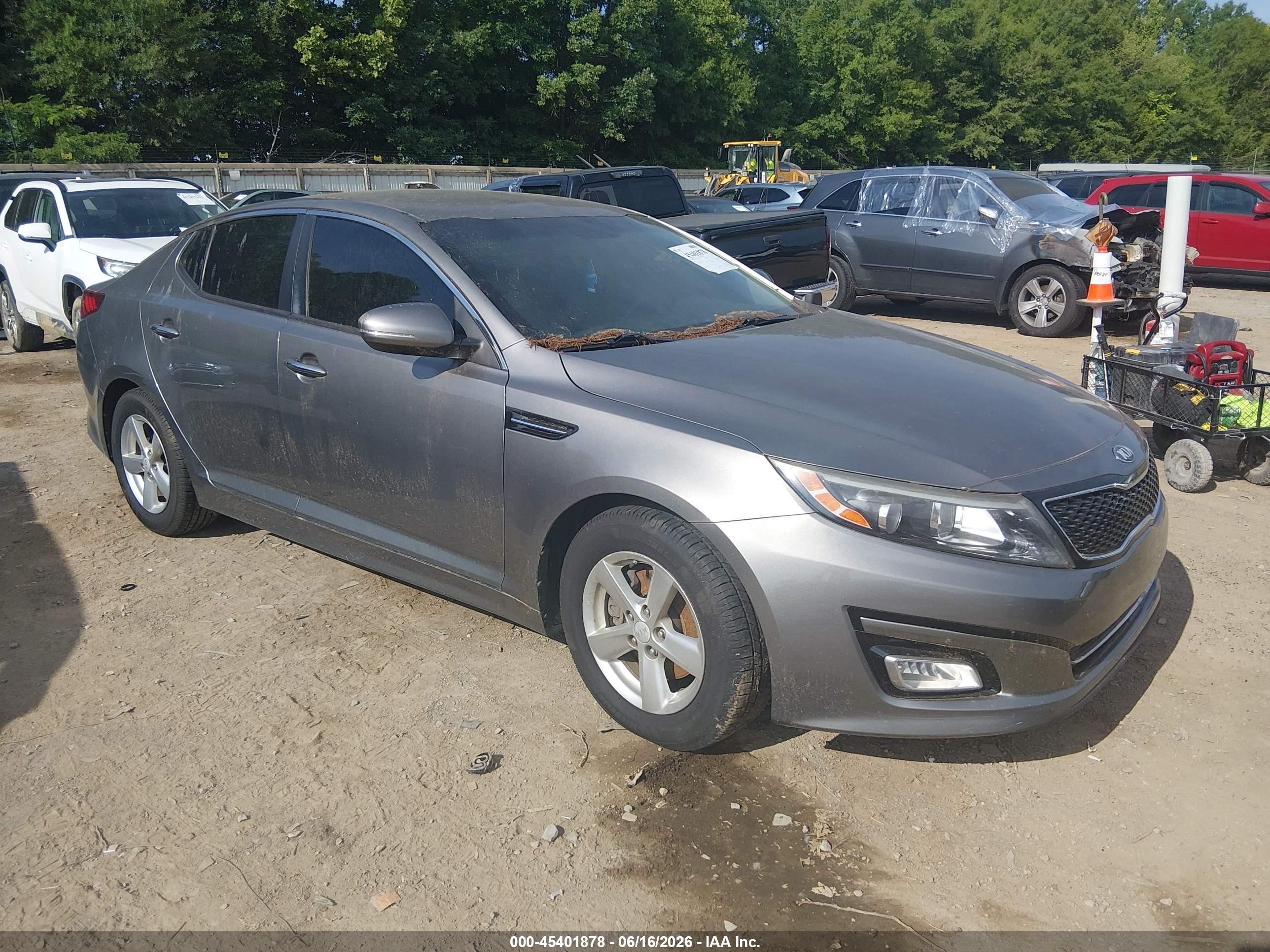 2015 Kia Optima LX, VIN 5XXGM4A72FG512727 — Normal wear