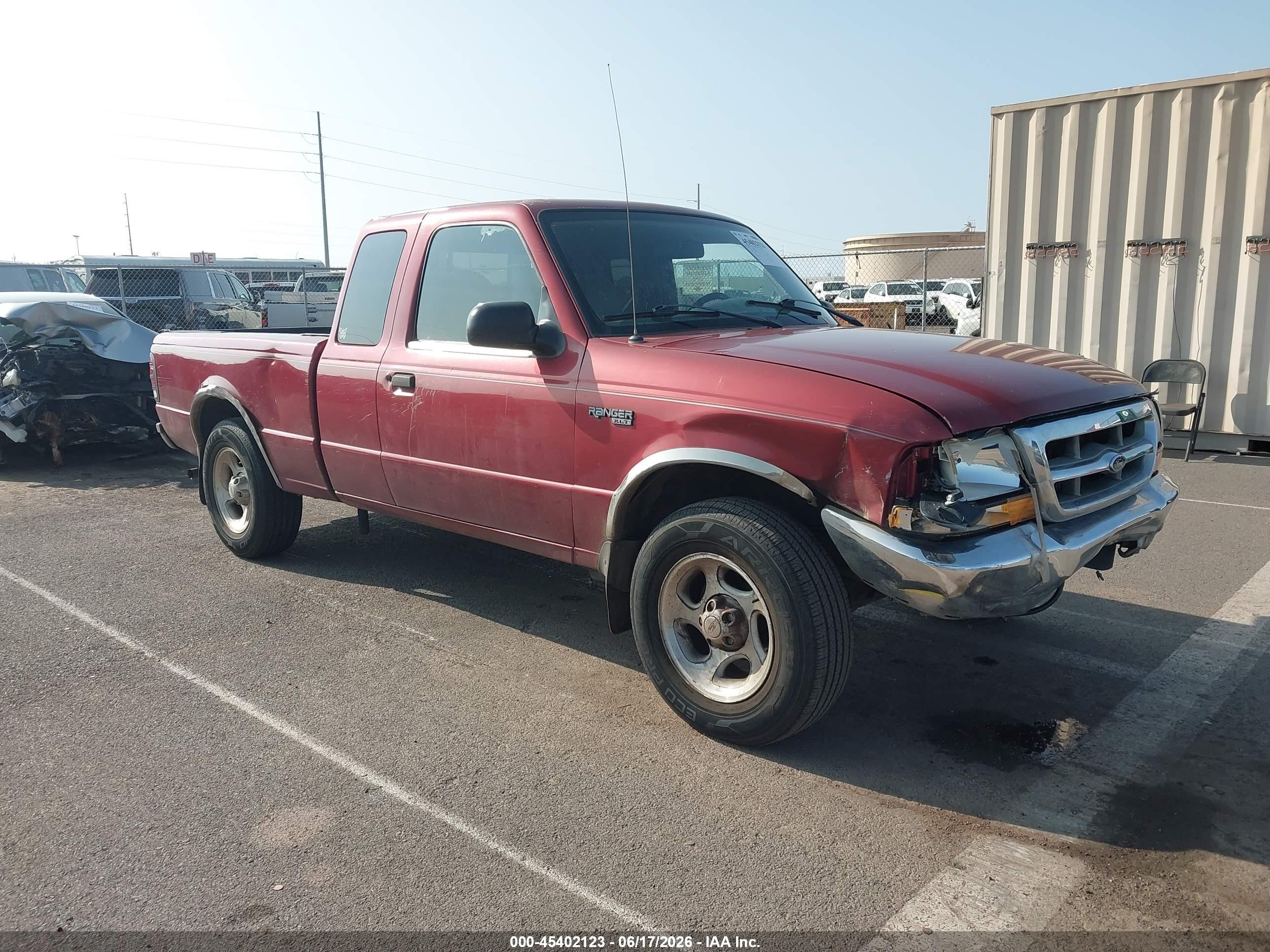 2000 Ford Ranger XL, VIN 1FTYR14V6YPA58217 — Front end