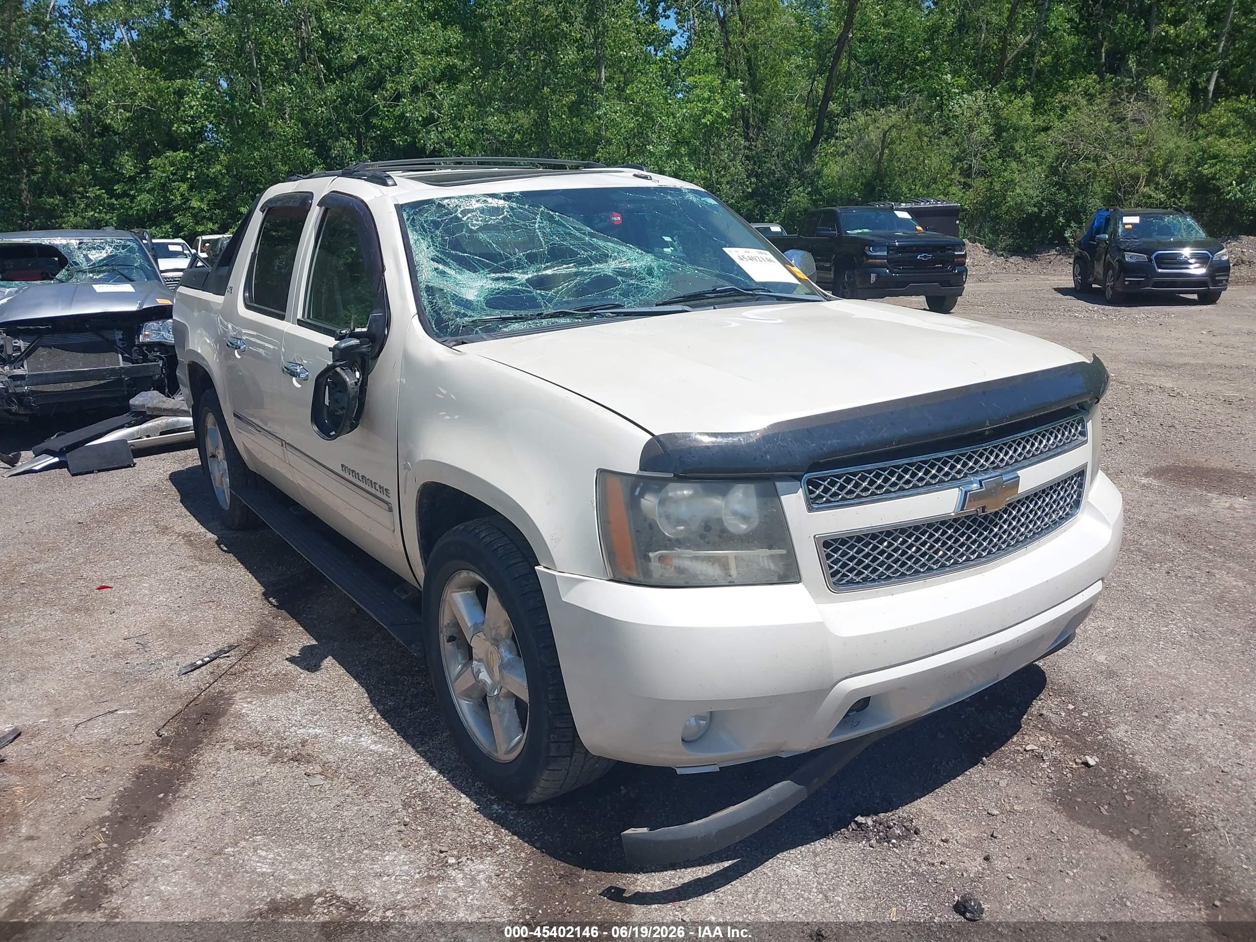 2010 Chevrolet Avalanche LTZ, VIN 3GNVKGE00AG283893 — Roof