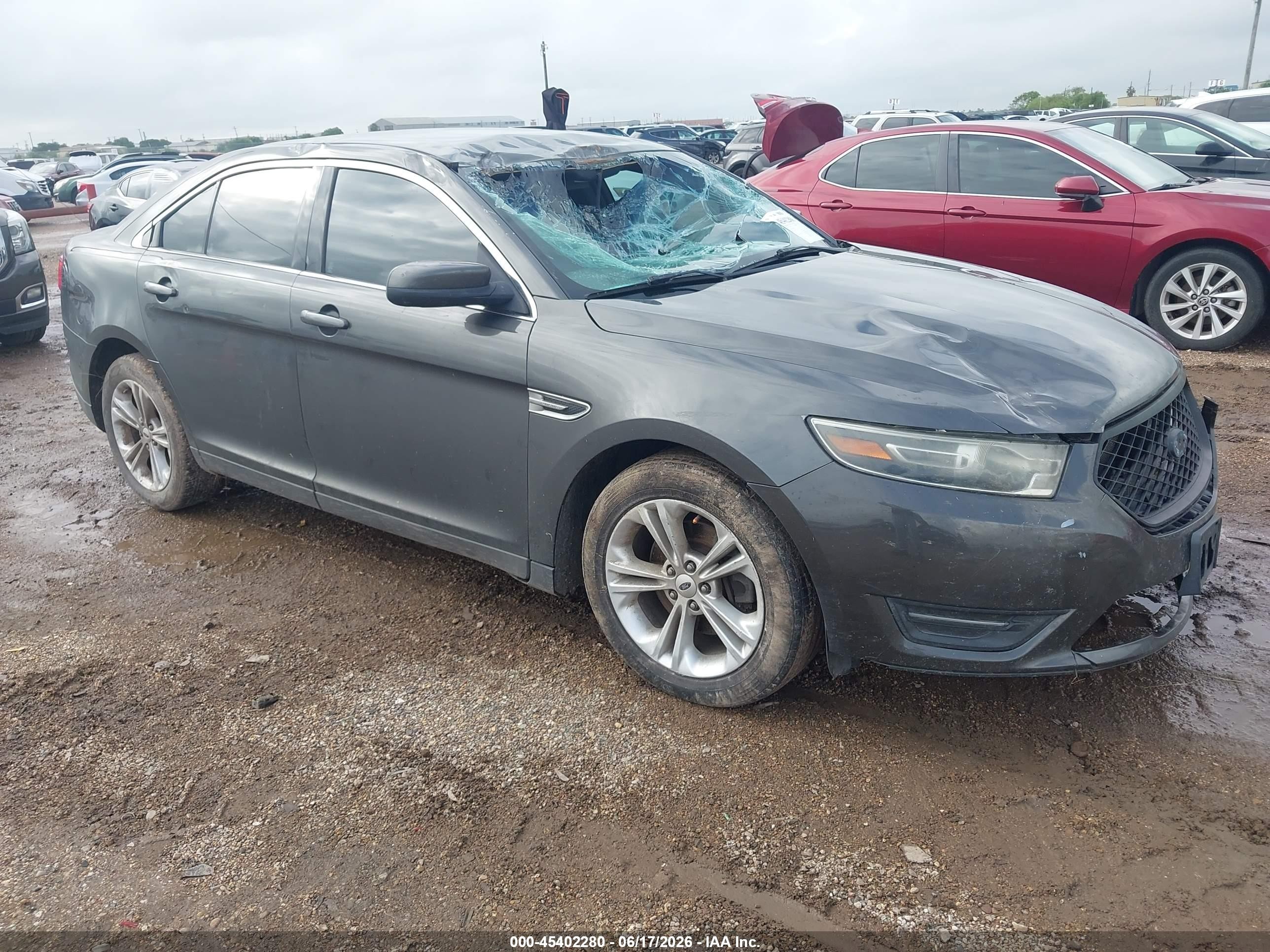 2017 Ford Taurus SEL, VIN 1FAHP2E87HG112702 — Front end