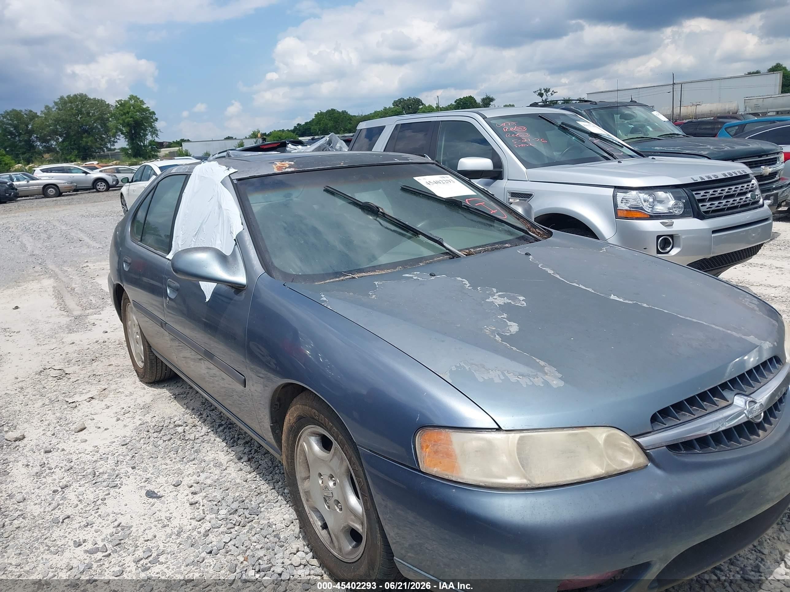 2000 Nissan Altima GXE, VIN 1N4DL01A1YC148805 — Normal wear
