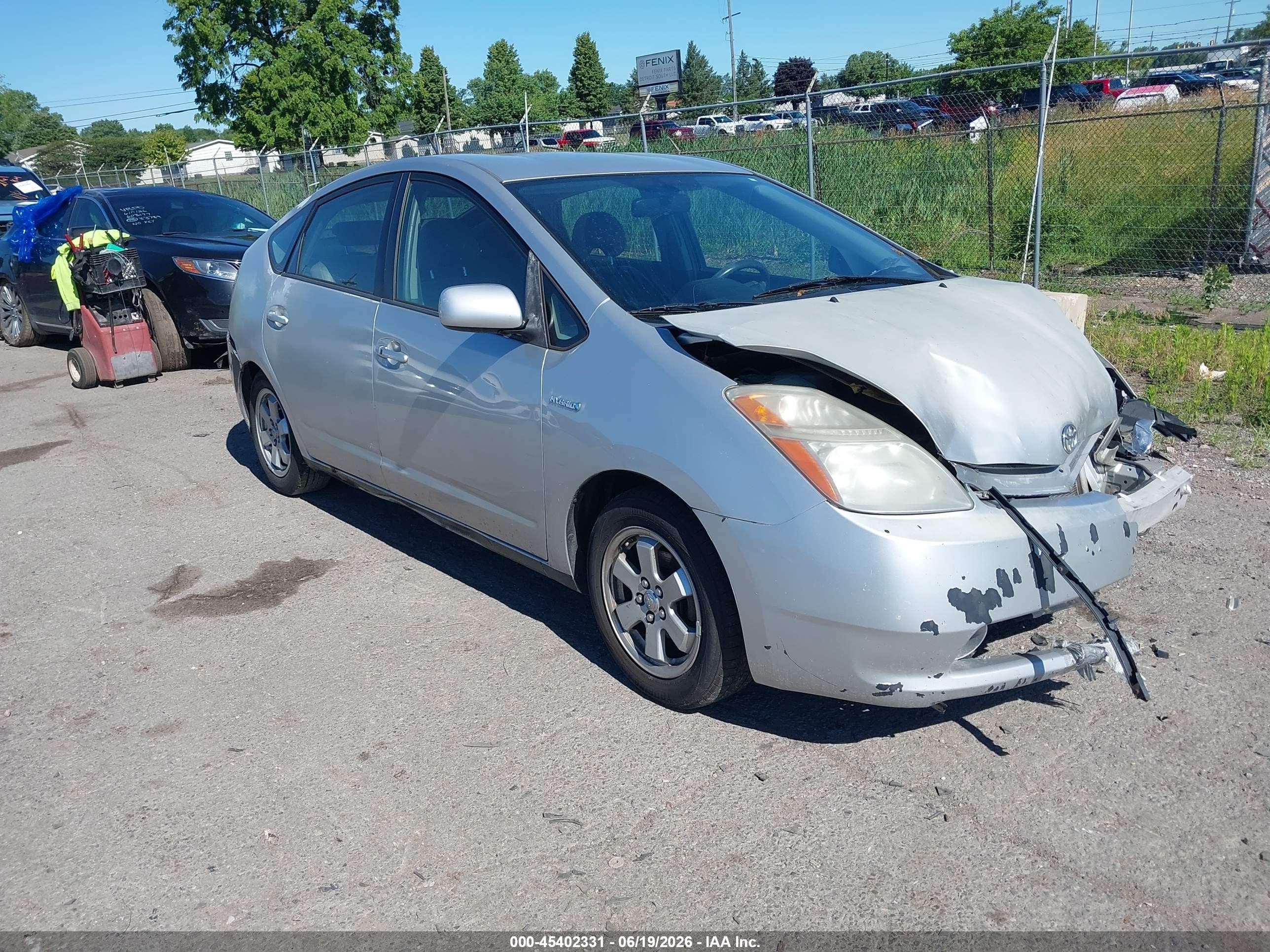2007 Toyota Prius, VIN JTDKB20U077563102 — Front end